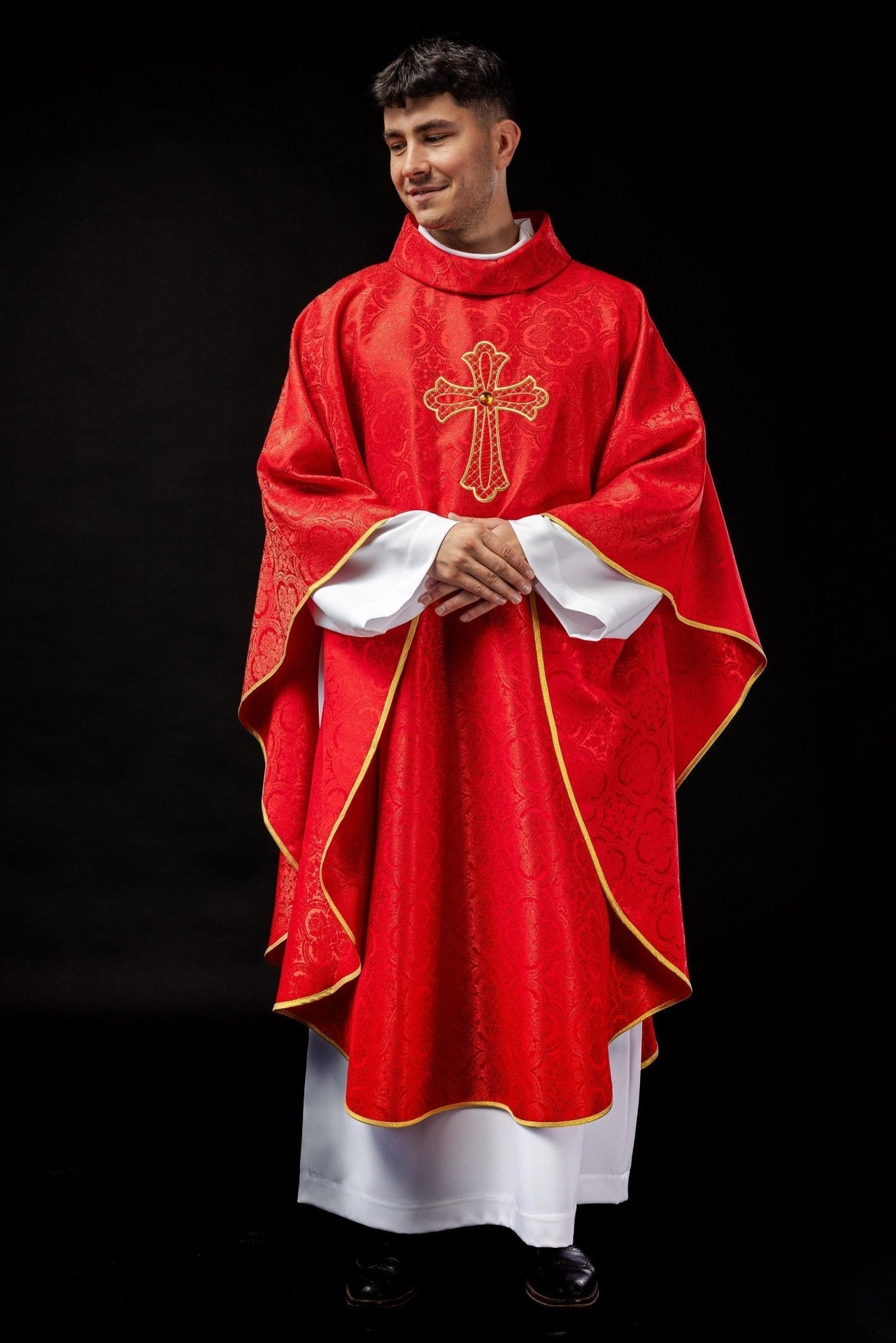 Ornat Liturgiczny Czerwony Haftowany Krzyżem - Elegancki Symbol Wiary - alba.pl