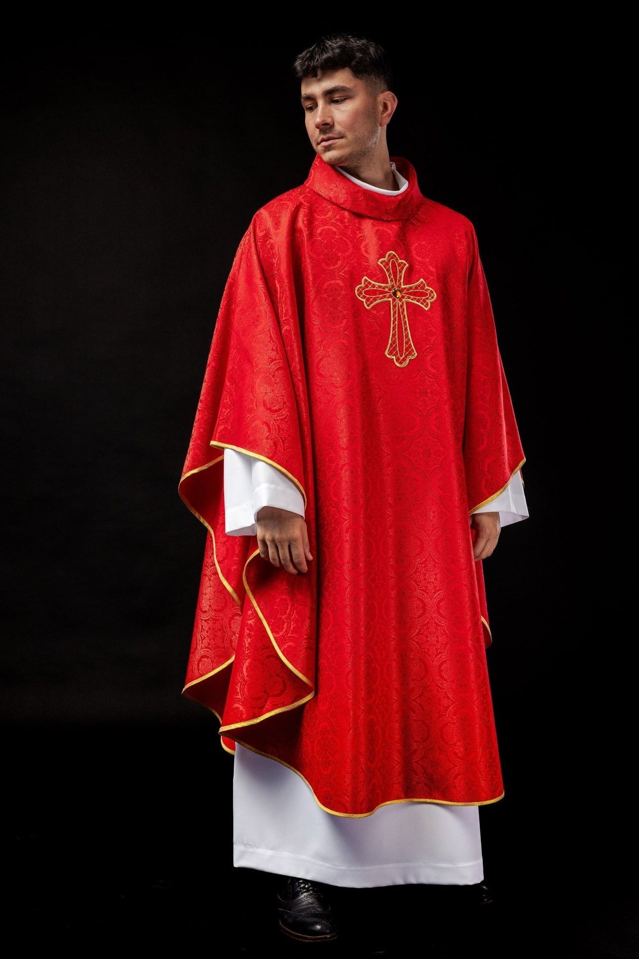 Ornat Liturgiczny Czerwony Haftowany Krzyżem - Elegancki Symbol Wiary - alba.pl