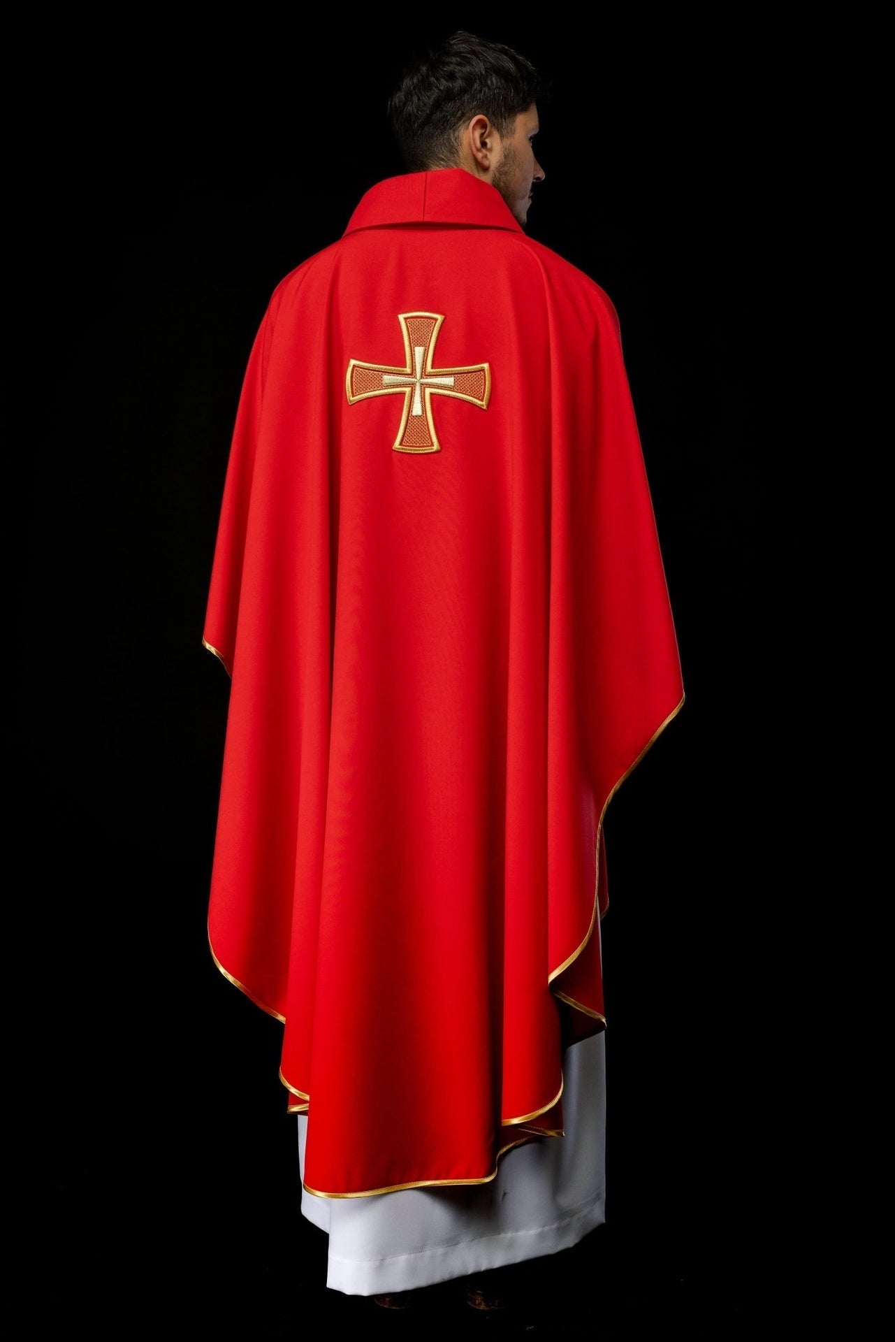 Ornat Liturgiczny Czerwony IHS Haftowany Krzyżem Złotą Nicią - alba.pl