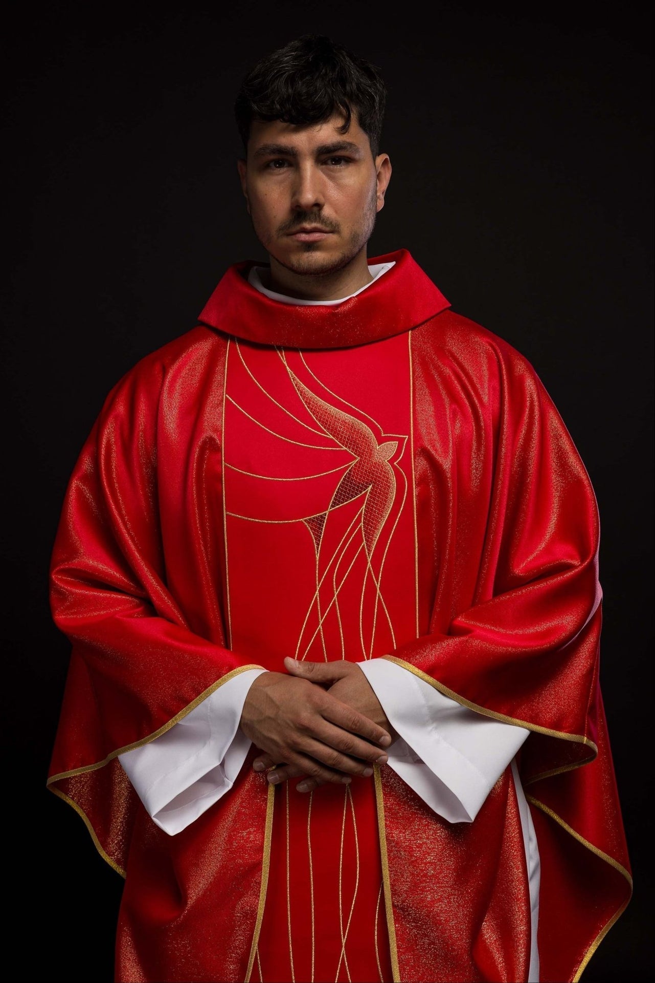 Ornat Liturgiczny Czerwony z Haftem Ducha Świętego - Elegancki i Bogaty - alba.pl