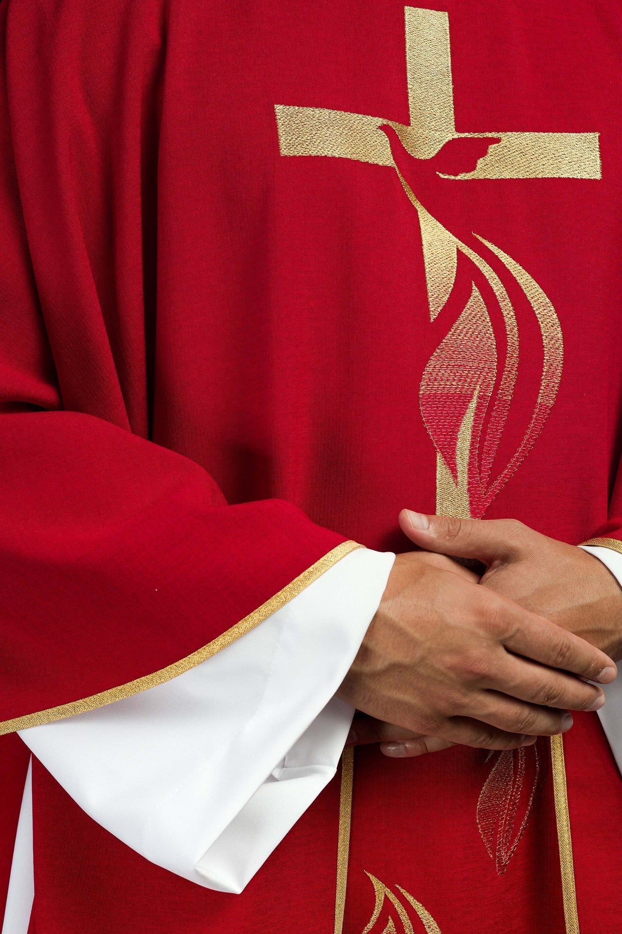 Ornat Liturgiczny Czerwony z Haftem Ducha Świętego i Złotą Lamówką - alba.pl