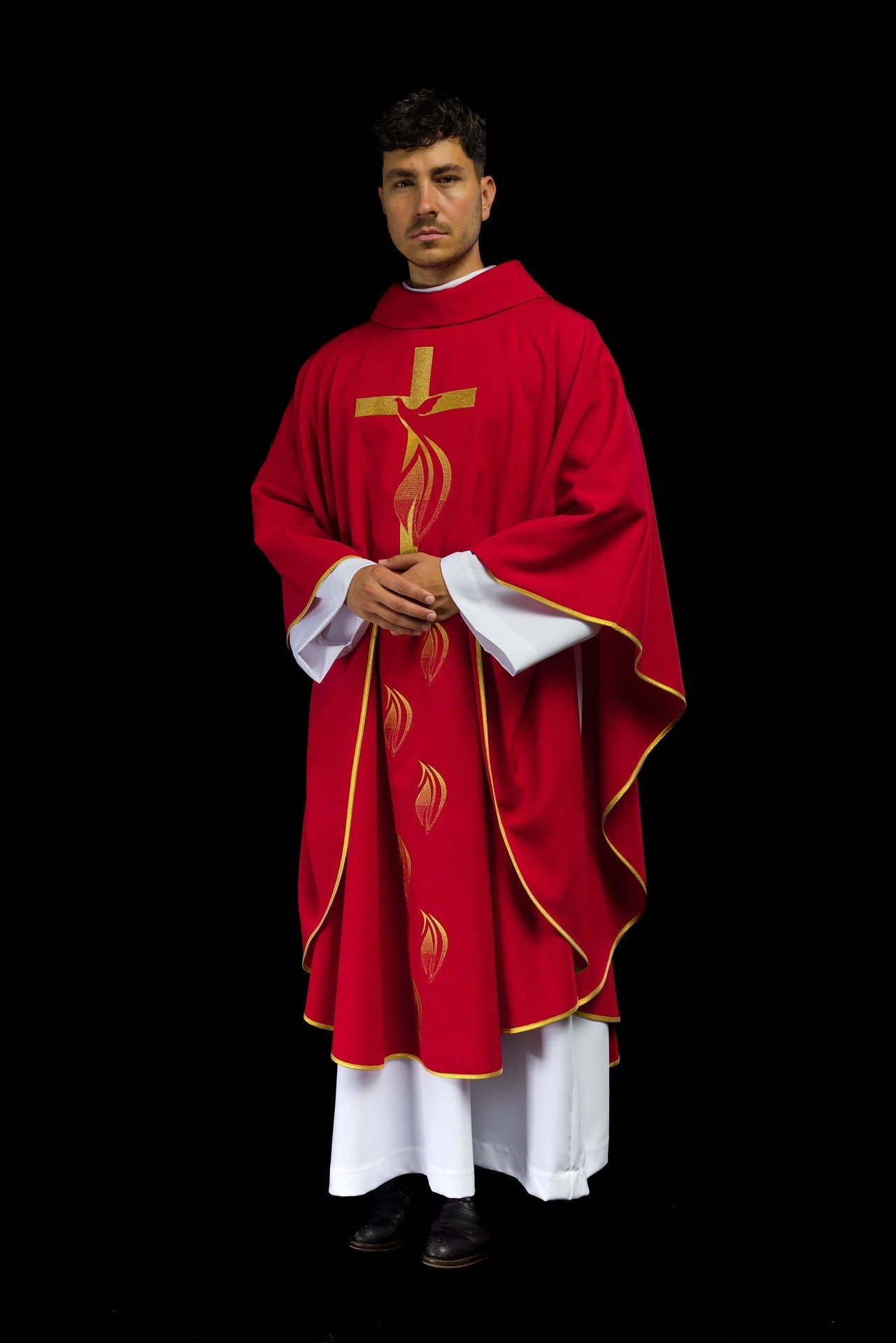 Ornat Liturgiczny Czerwony z Haftem Ducha Świętego i Złotą Lamówką - alba.pl
