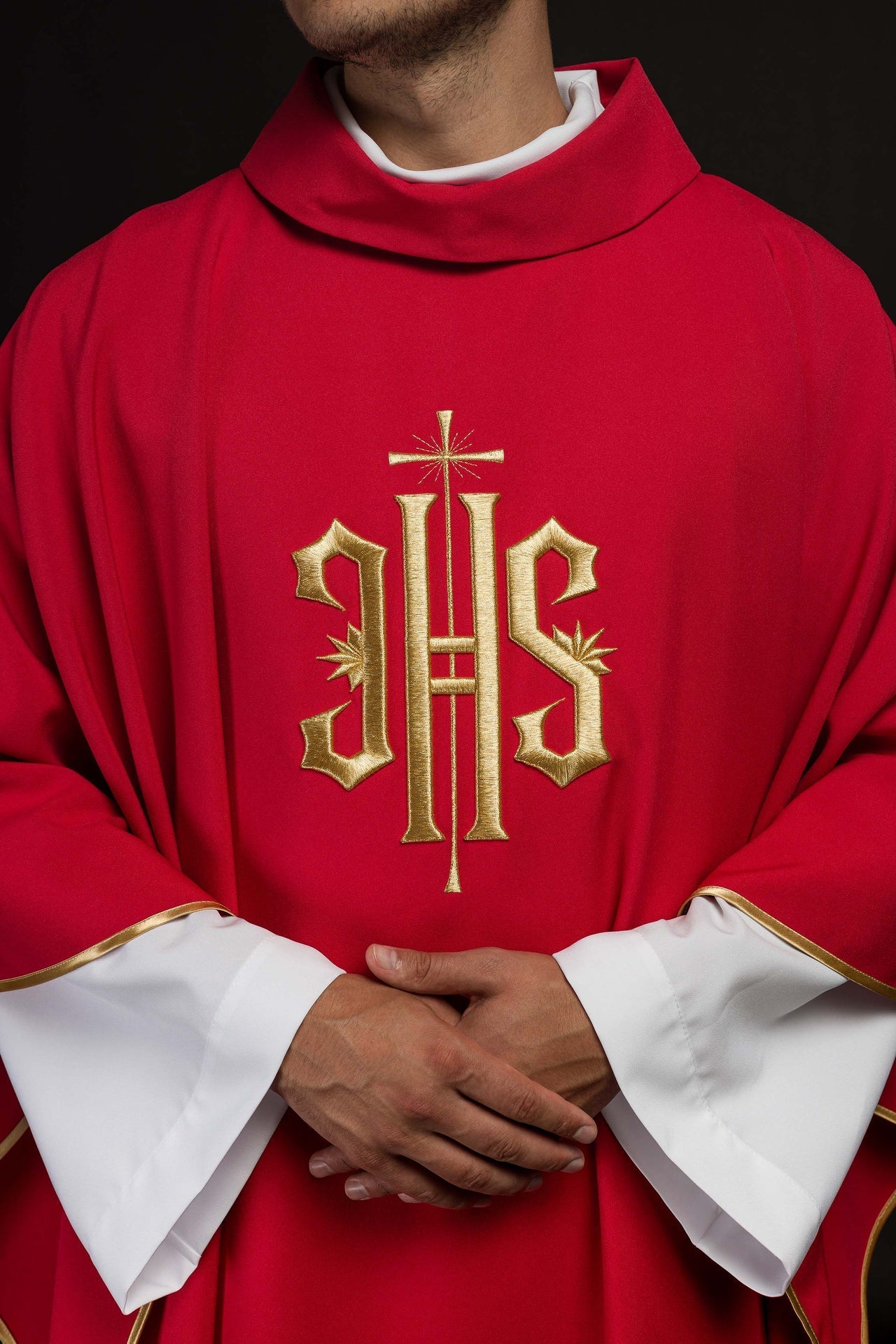 Ornat Liturgiczny Czerwony z Haftem IHS Złotą Nicią - alba.pl