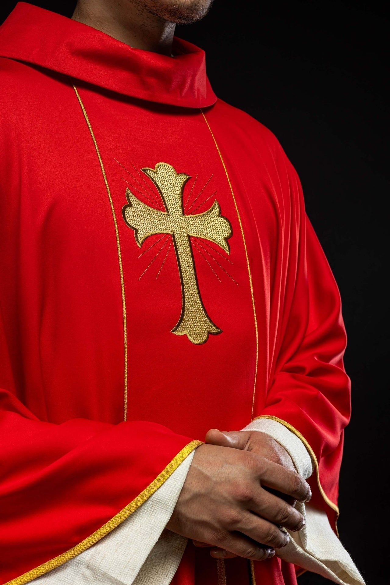 Ornat Liturgiczny Czerwony z Haftem Krzyża i Kłosów Złotych - alba.pl