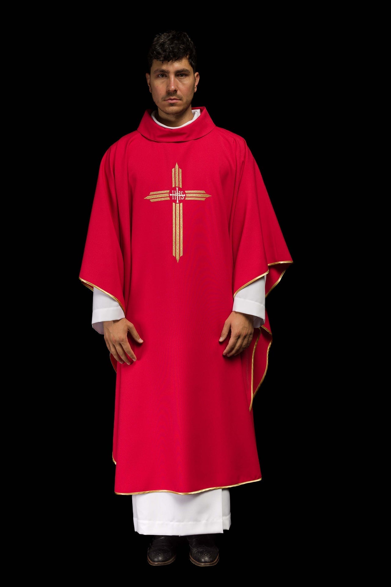 Ornat Liturgiczny Czerwony z Haftowanym Krzyżem IHS - Elegancki Symbol Wiary - alba.pl