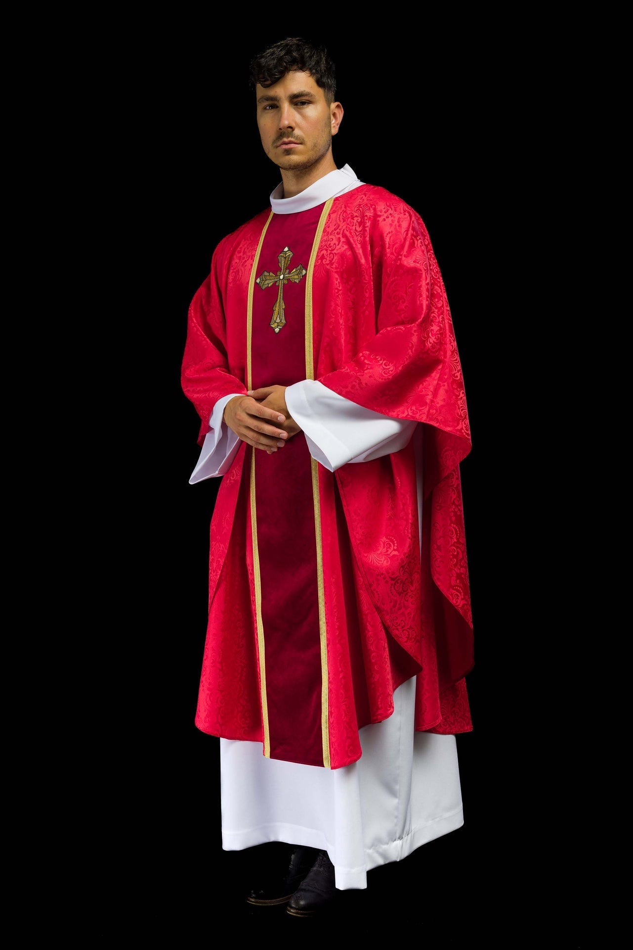 Ornat Liturgiczny Czerwony z Haftowanym Krzyżem na Żakardzie - alba.pl