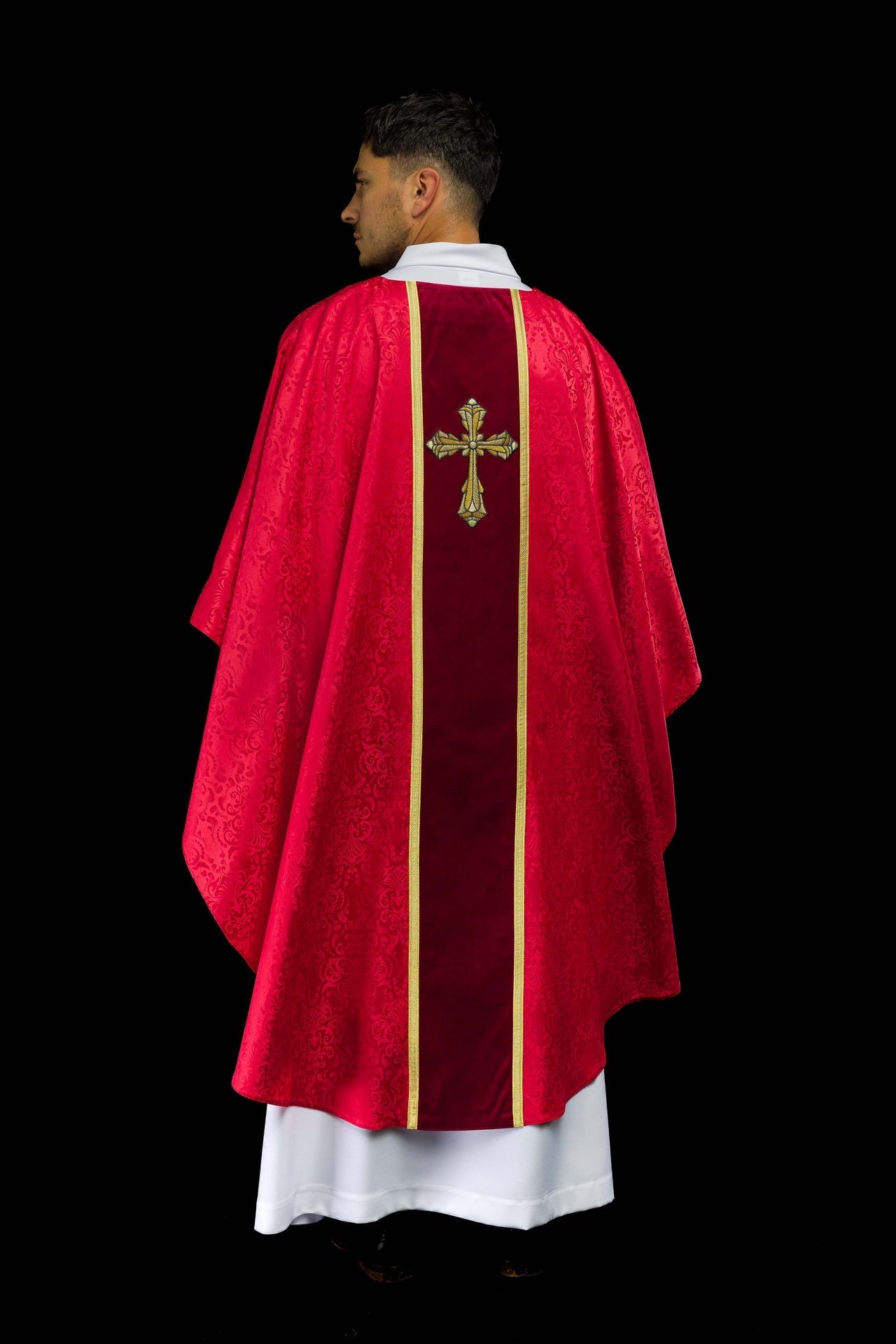 Ornat Liturgiczny Czerwony z Haftowanym Krzyżem na Żakardzie - alba.pl