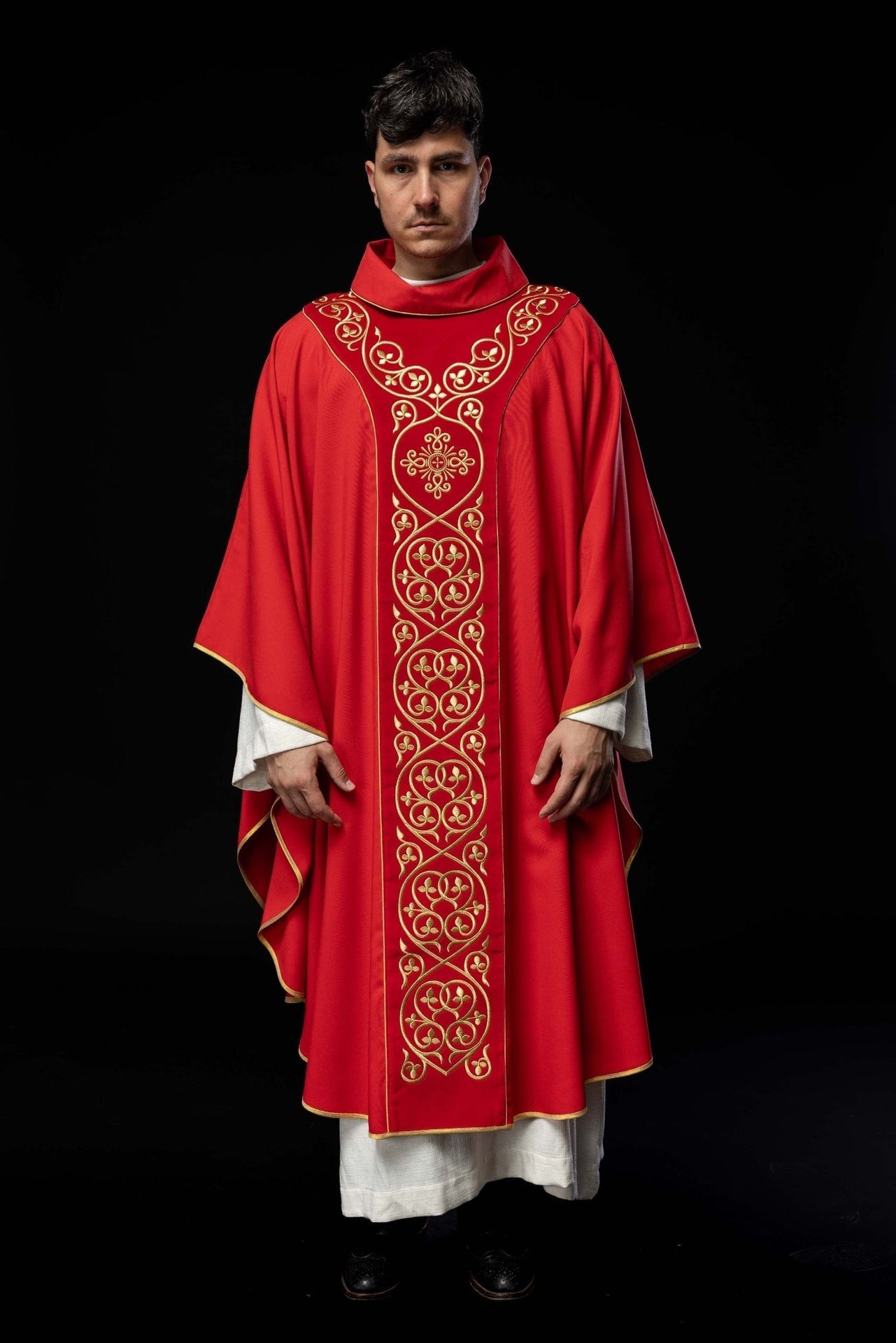 Ornat Liturgiczny Czerwony z Haftowanym Pasem Aksamitnym - alba.pl