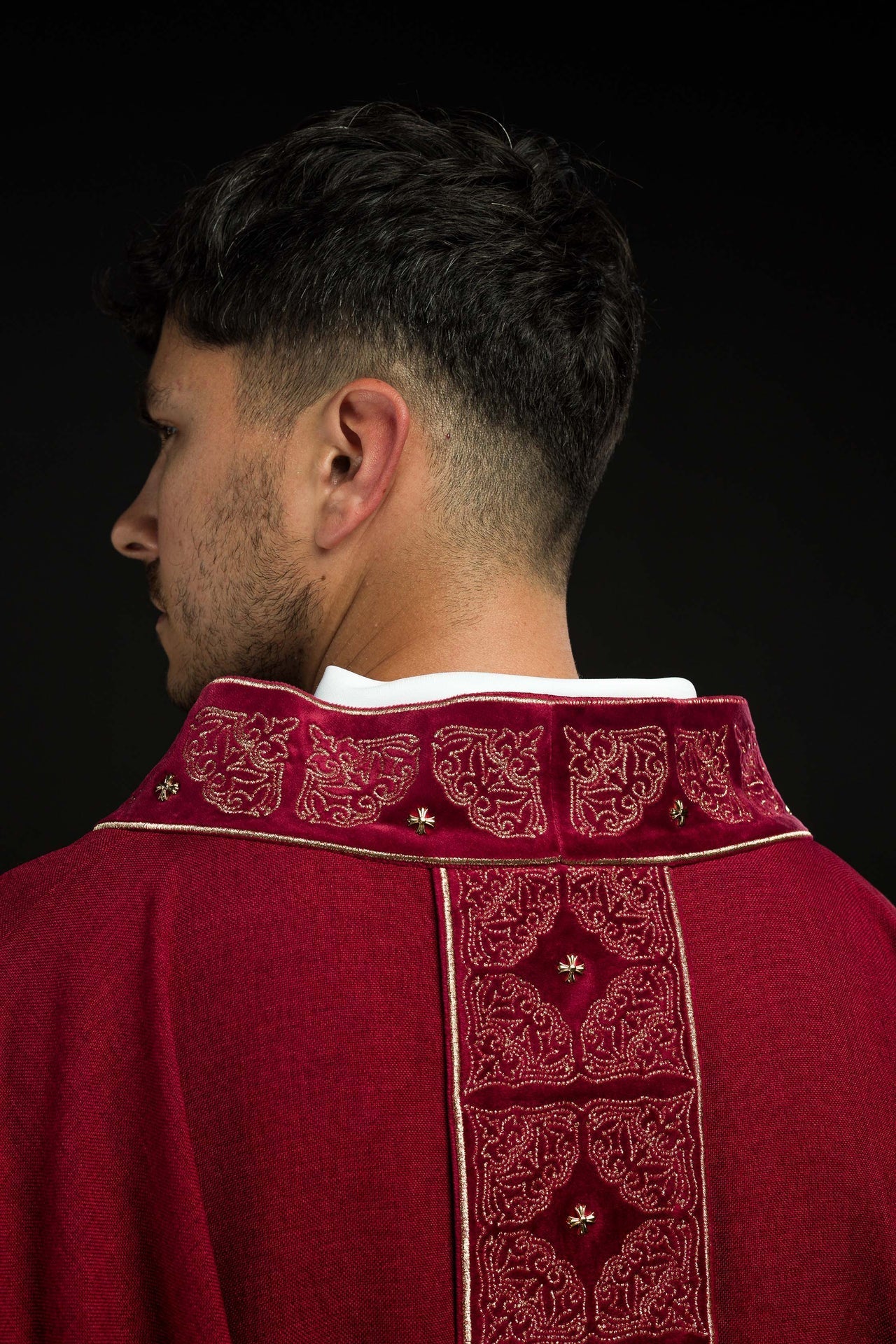 Ornat Liturgiczny Czerwony z Haftowanym Pasem i Stułą - alba.pl