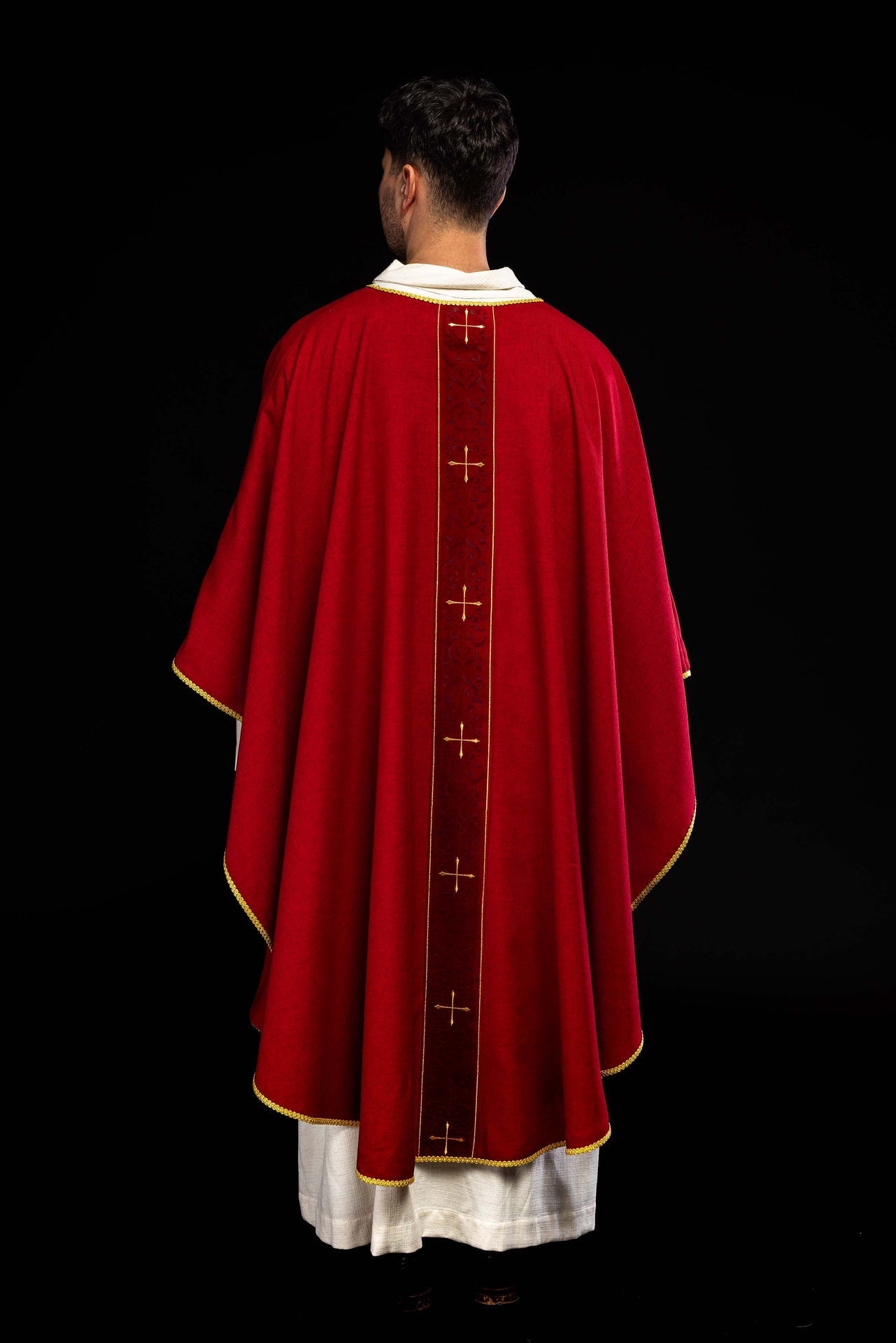 Ornat Liturgiczny Czerwony z Haftowanymi Krzyżami - Elegancki Strój Kapłański - alba.pl