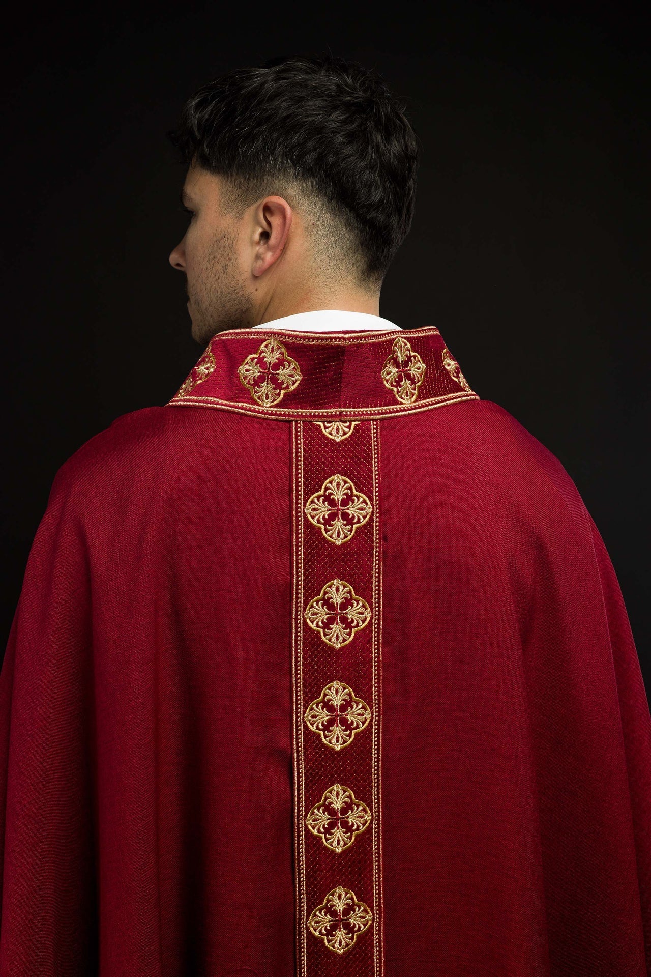 Ornat Liturgiczny Czerwony z Haftowanymi Krzyżami - Polska Produkcja - alba.pl