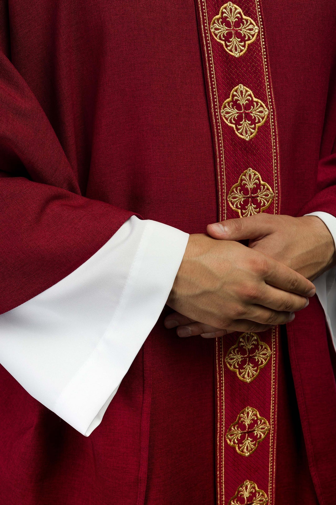 Ornat Liturgiczny Czerwony z Haftowanymi Krzyżami - Polska Produkcja - alba.pl