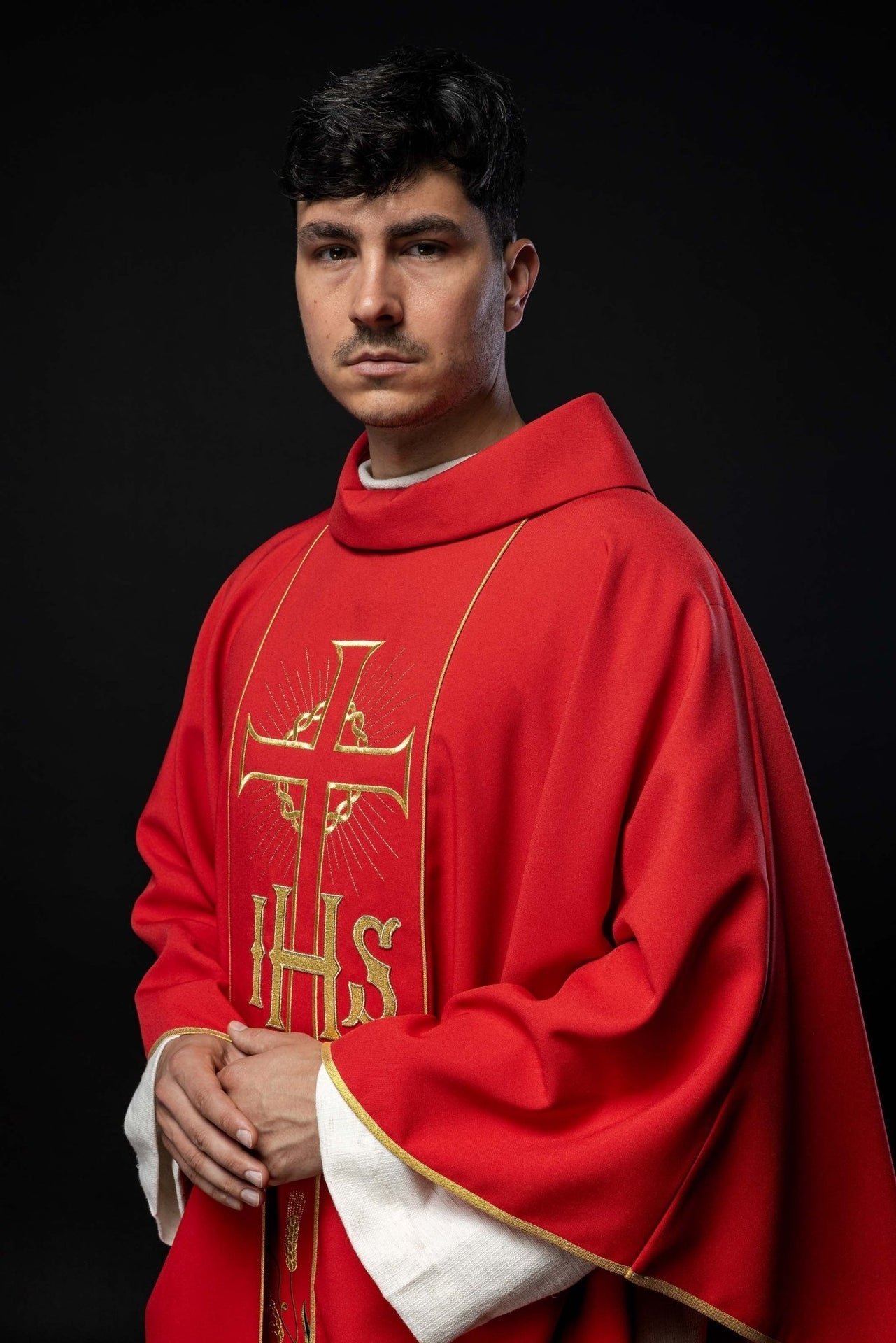 Ornat Liturgiczny Czerwony ze Złotym Pasem IHS i Kłosy - alba.pl