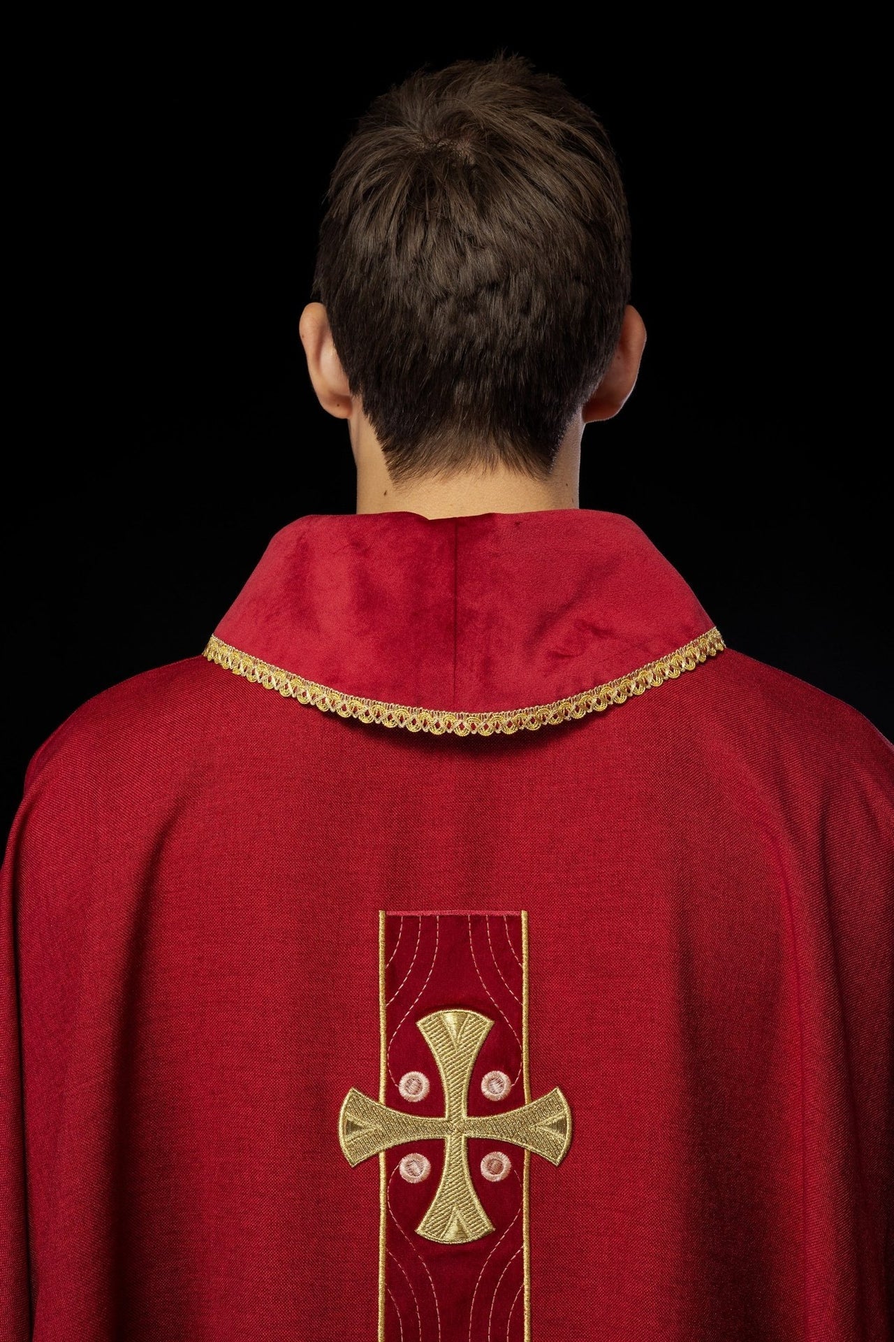 Ornat Liturgiczny Czerwony ze Złotymi Krzyżami i Lamówką - alba.pl