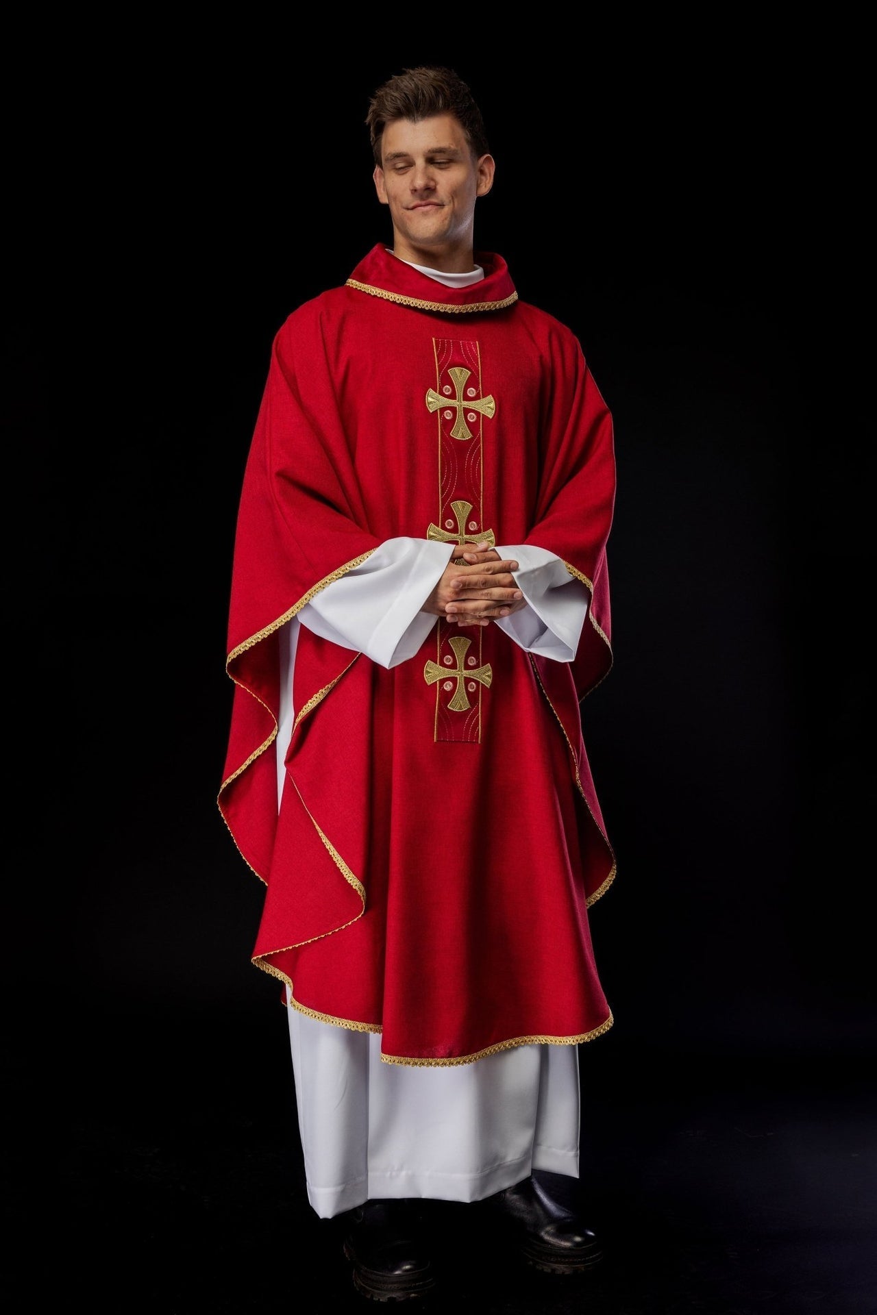Ornat Liturgiczny Czerwony ze Złotymi Krzyżami i Lamówką - alba.pl