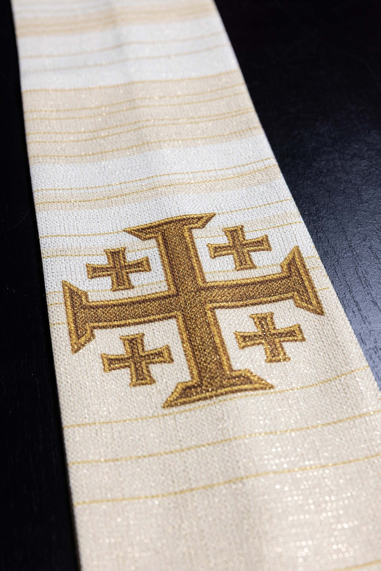 Ornat Liturgiczny Drukowany Krzyż Jerozolimski Ecru z Stułą - alba.pl
