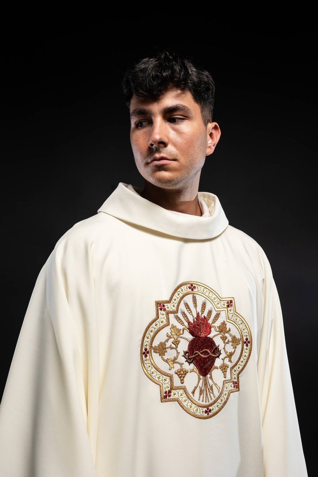 Ornat Liturgiczny Ecru Haft Serce Jezusa i Kielich Eucharystyczny - alba.pl