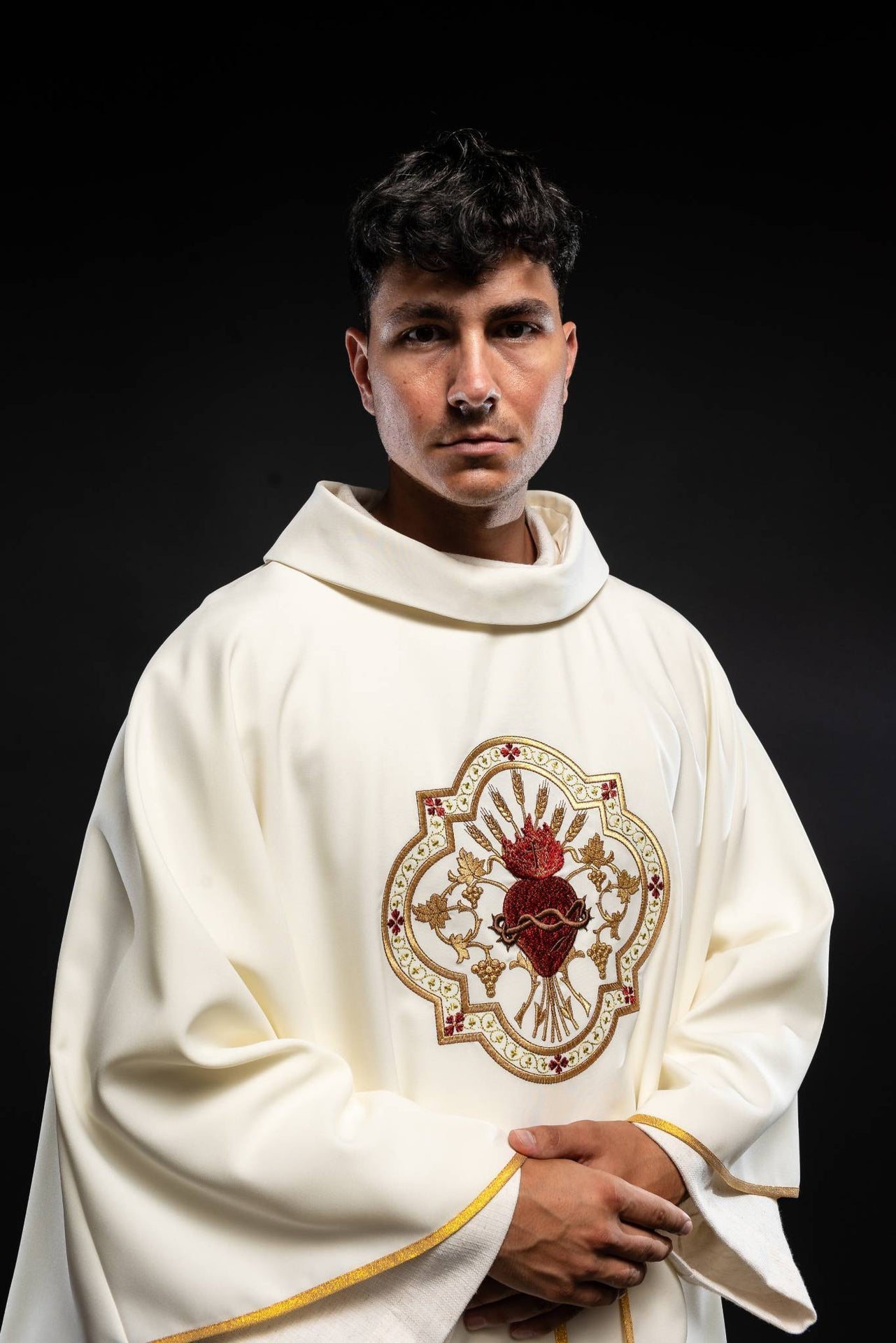 Ornat Liturgiczny Ecru Haft Serce Jezusa i Kielich Eucharystyczny - alba.pl
