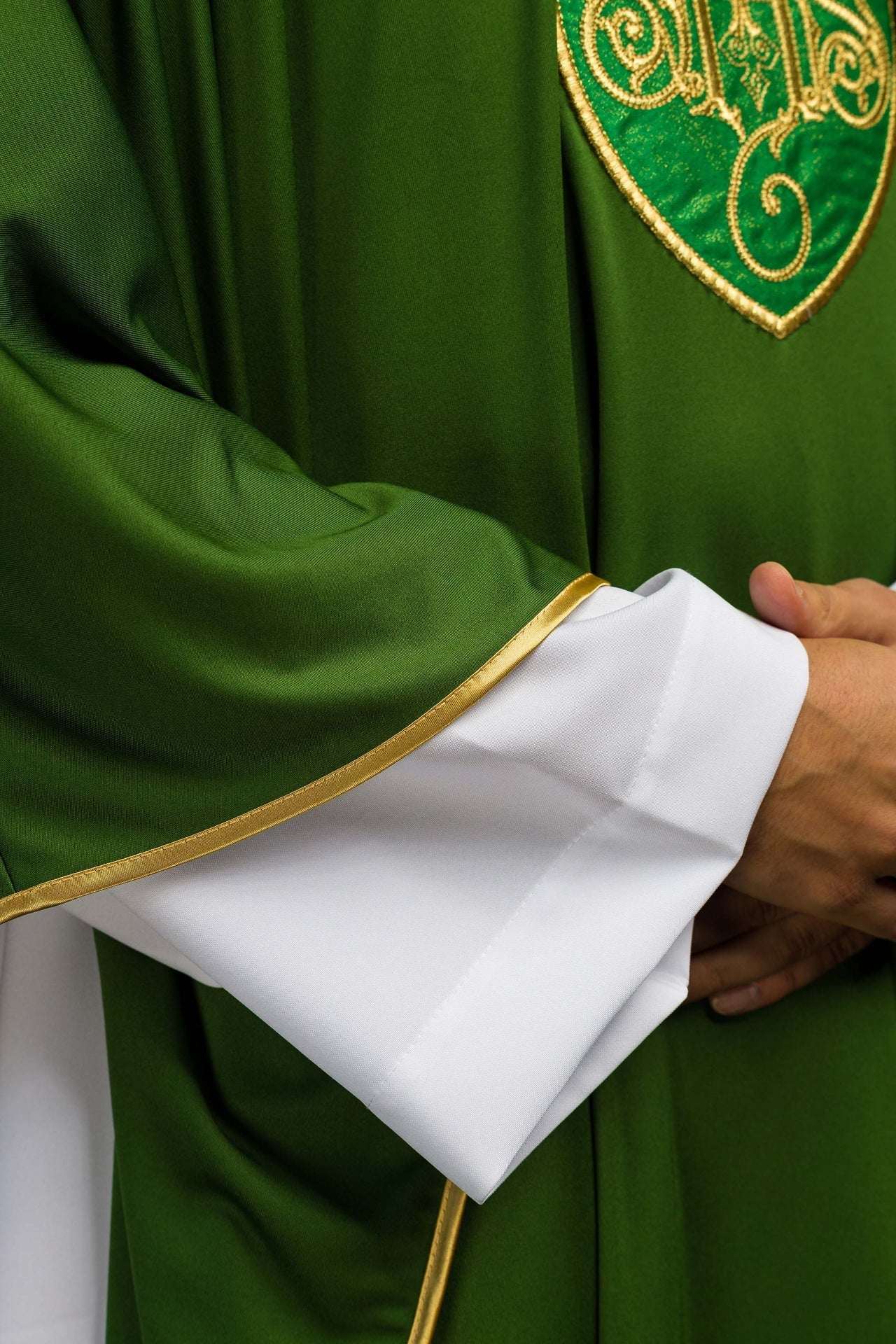 Ornat Liturgiczny Ecru IHS Haftowany Złotą Nicią Sacrolite - alba.pl