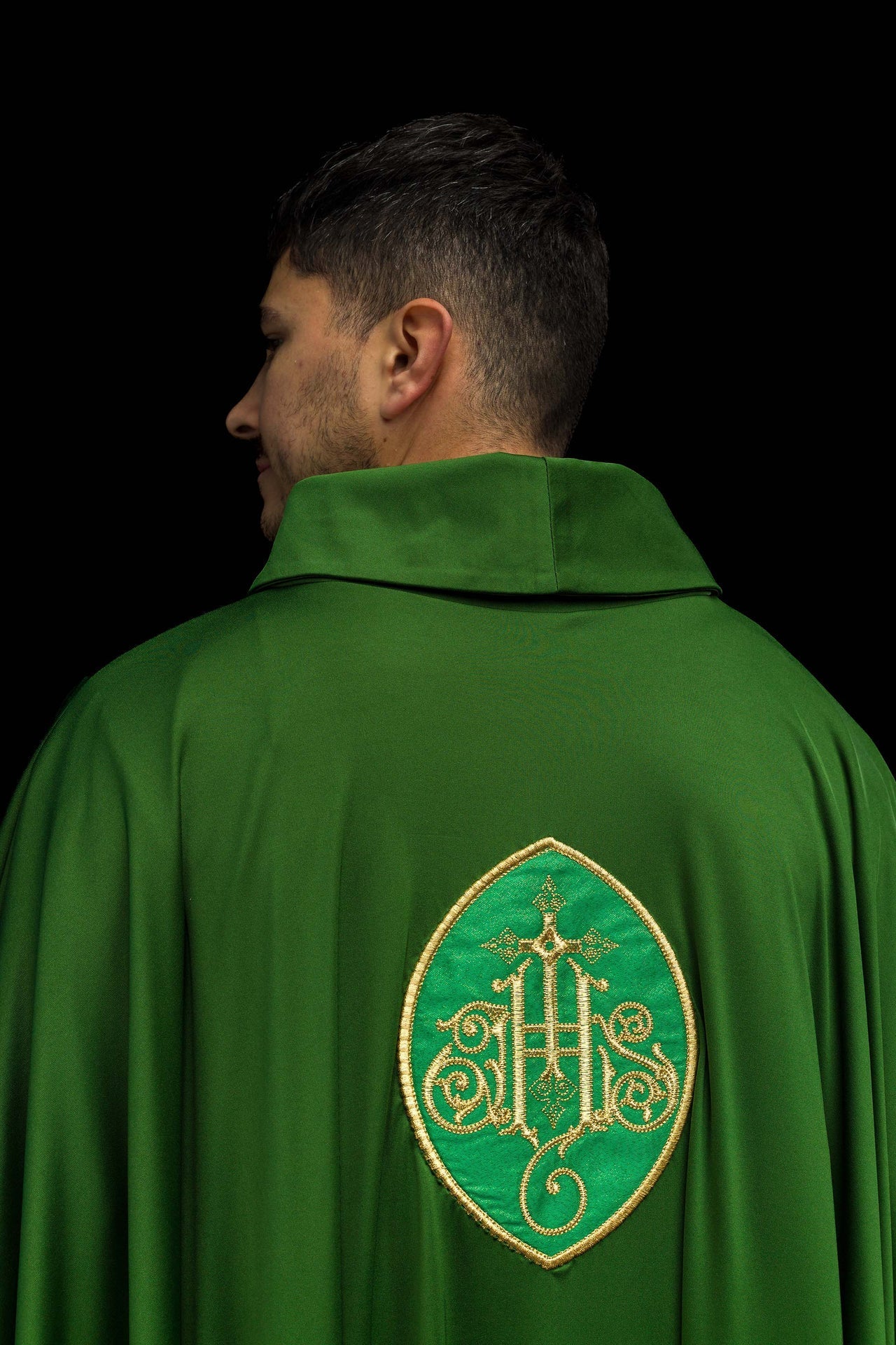 Ornat Liturgiczny Ecru IHS Haftowany Złotą Nicią Sacrolite - alba.pl