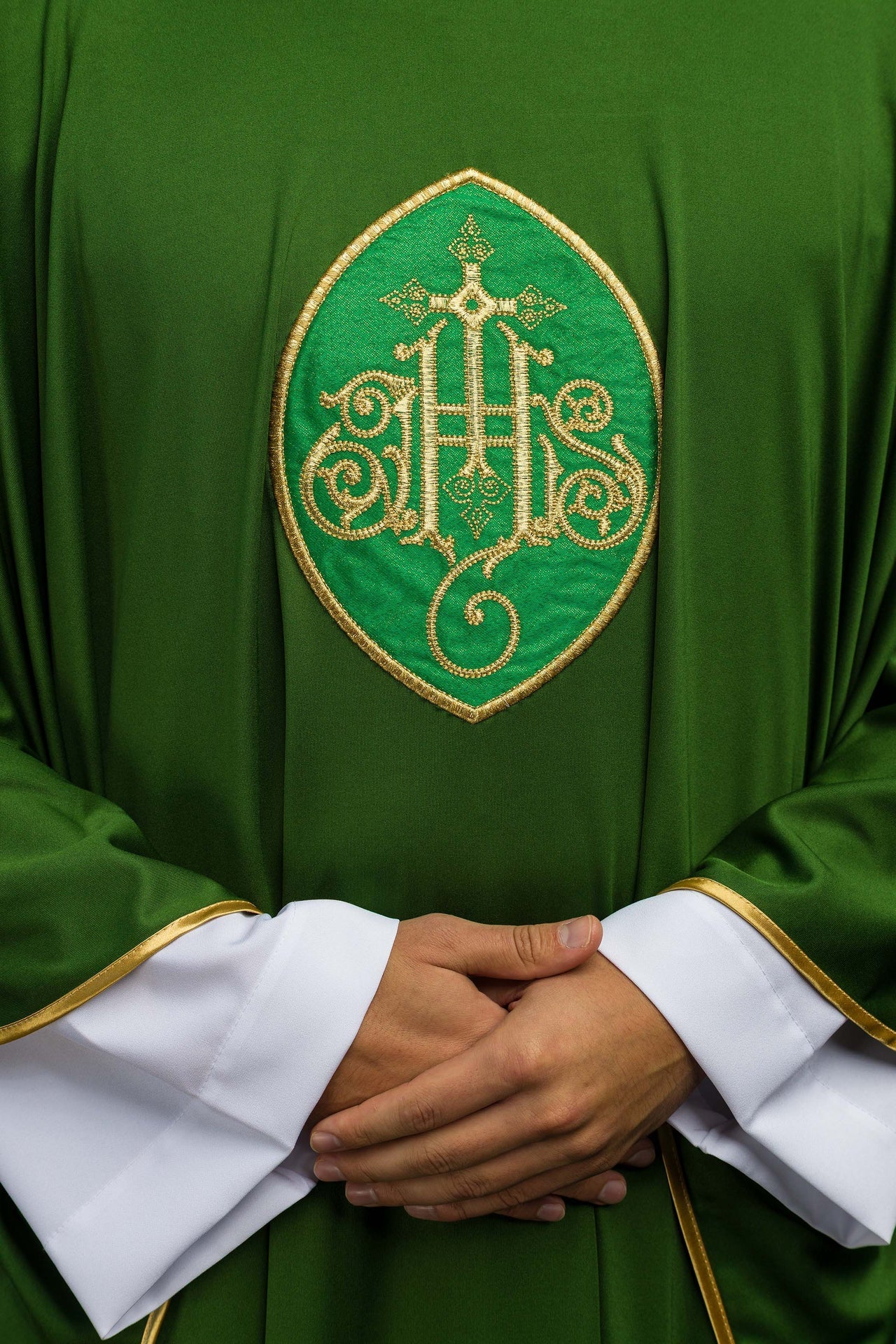 Ornat Liturgiczny Ecru IHS Haftowany Złotą Nicią Sacrolite - alba.pl
