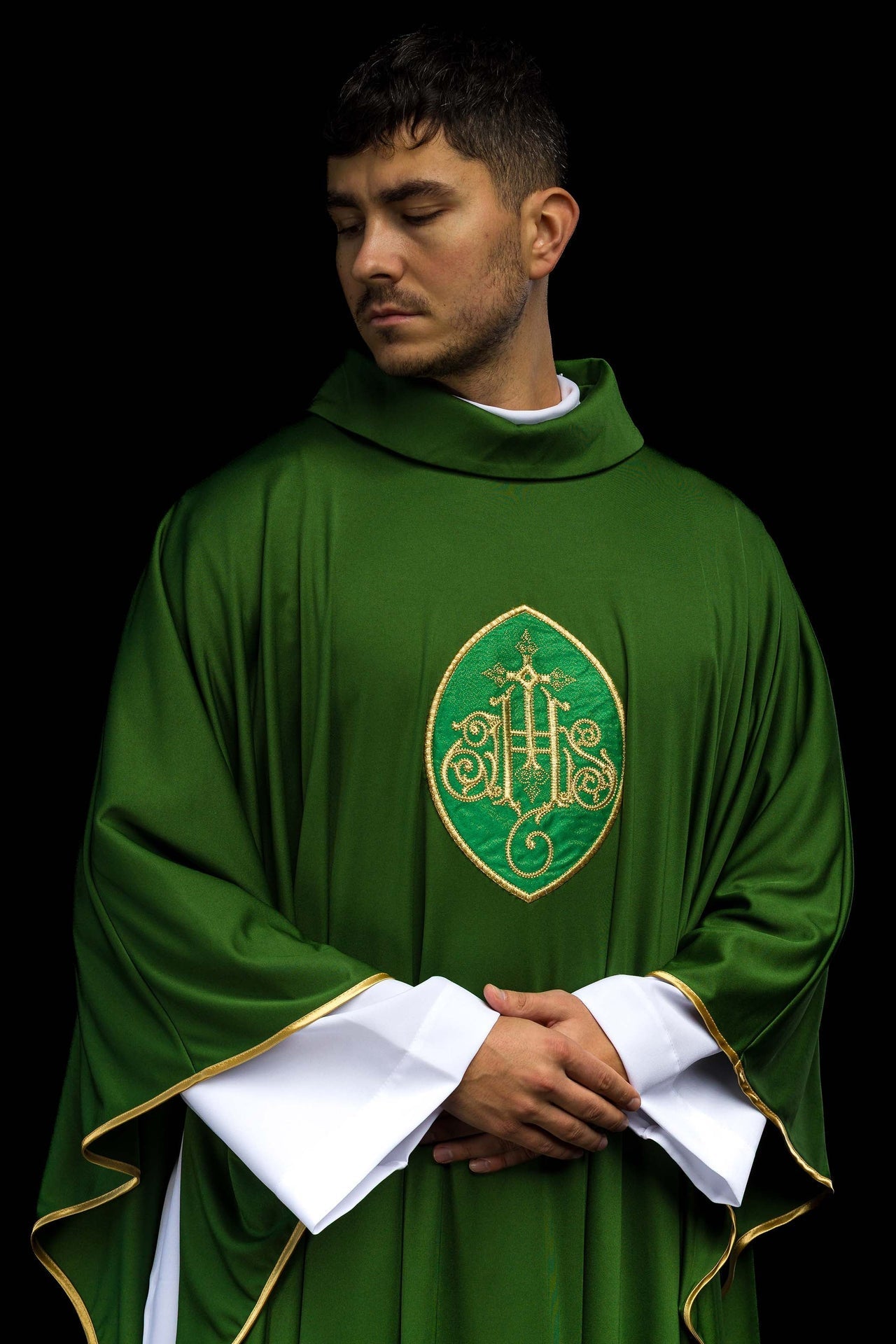 Ornat Liturgiczny Ecru IHS Haftowany Złotą Nicią Sacrolite - alba.pl