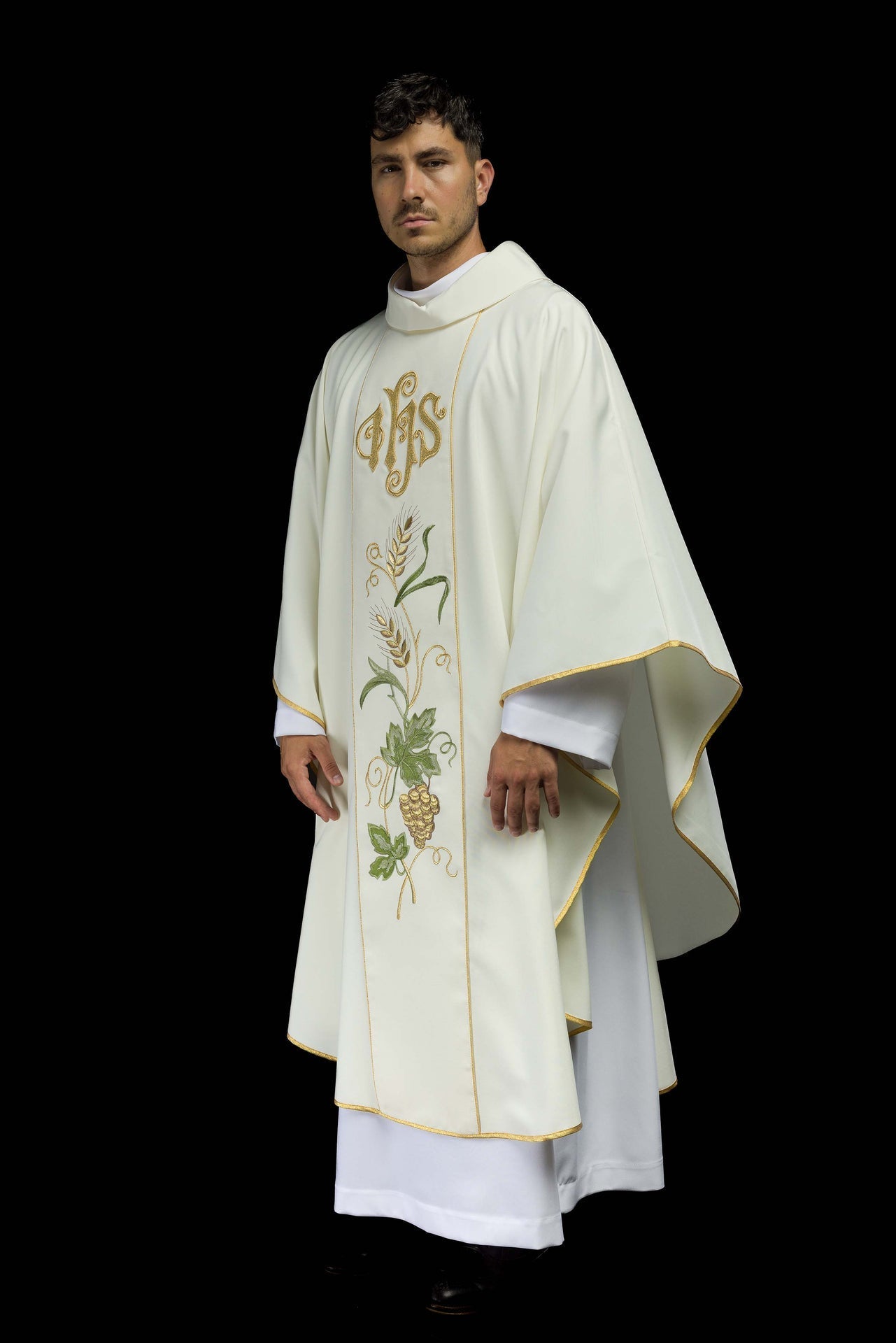 Ornat Liturgiczny Ecru IHS Kłosy i Winogrona Haftowany Złotą Nicią - alba.pl