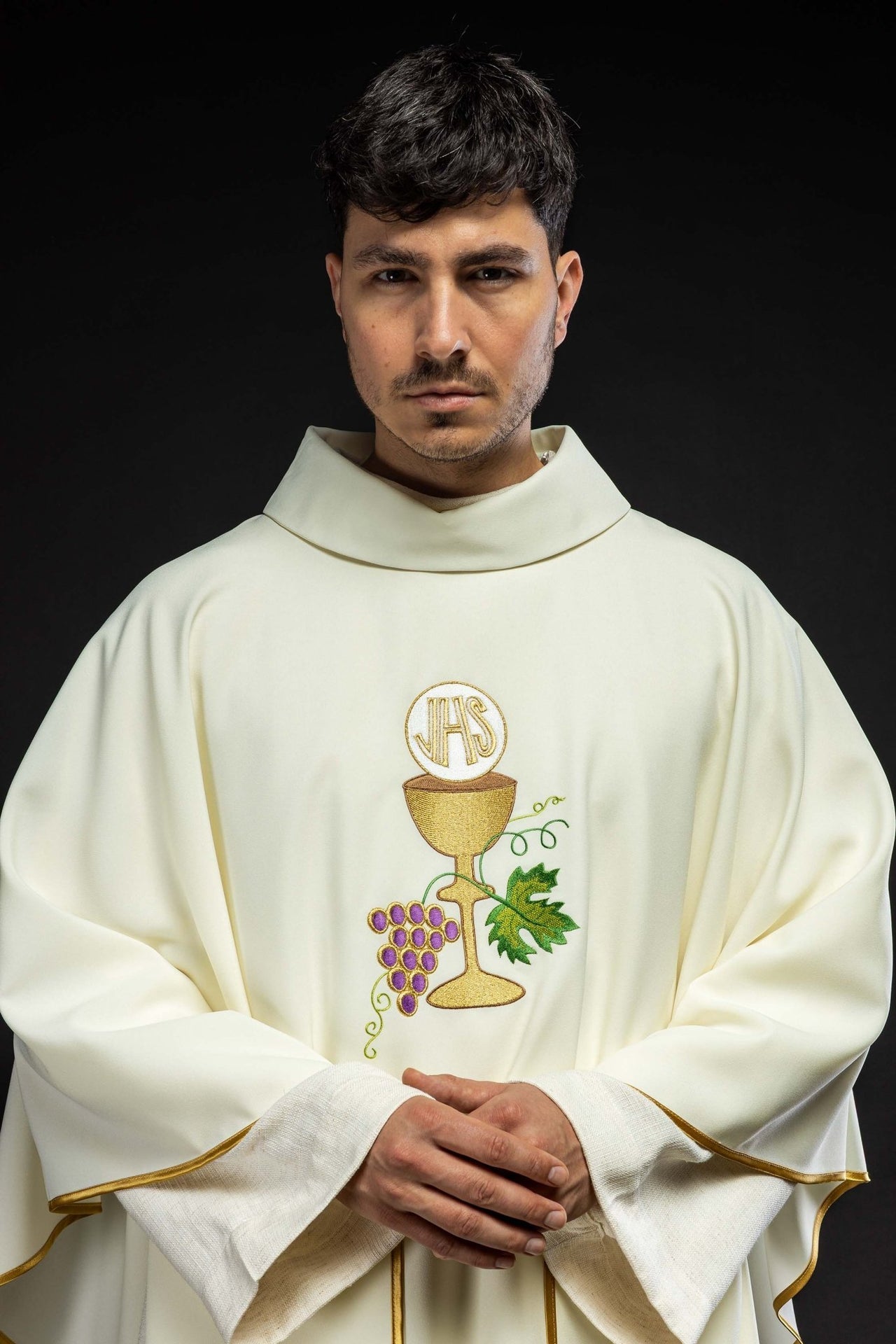 Ornat Liturgiczny Ecru Kielich Krzyż i Winogrona - Polski Haft - alba.pl
