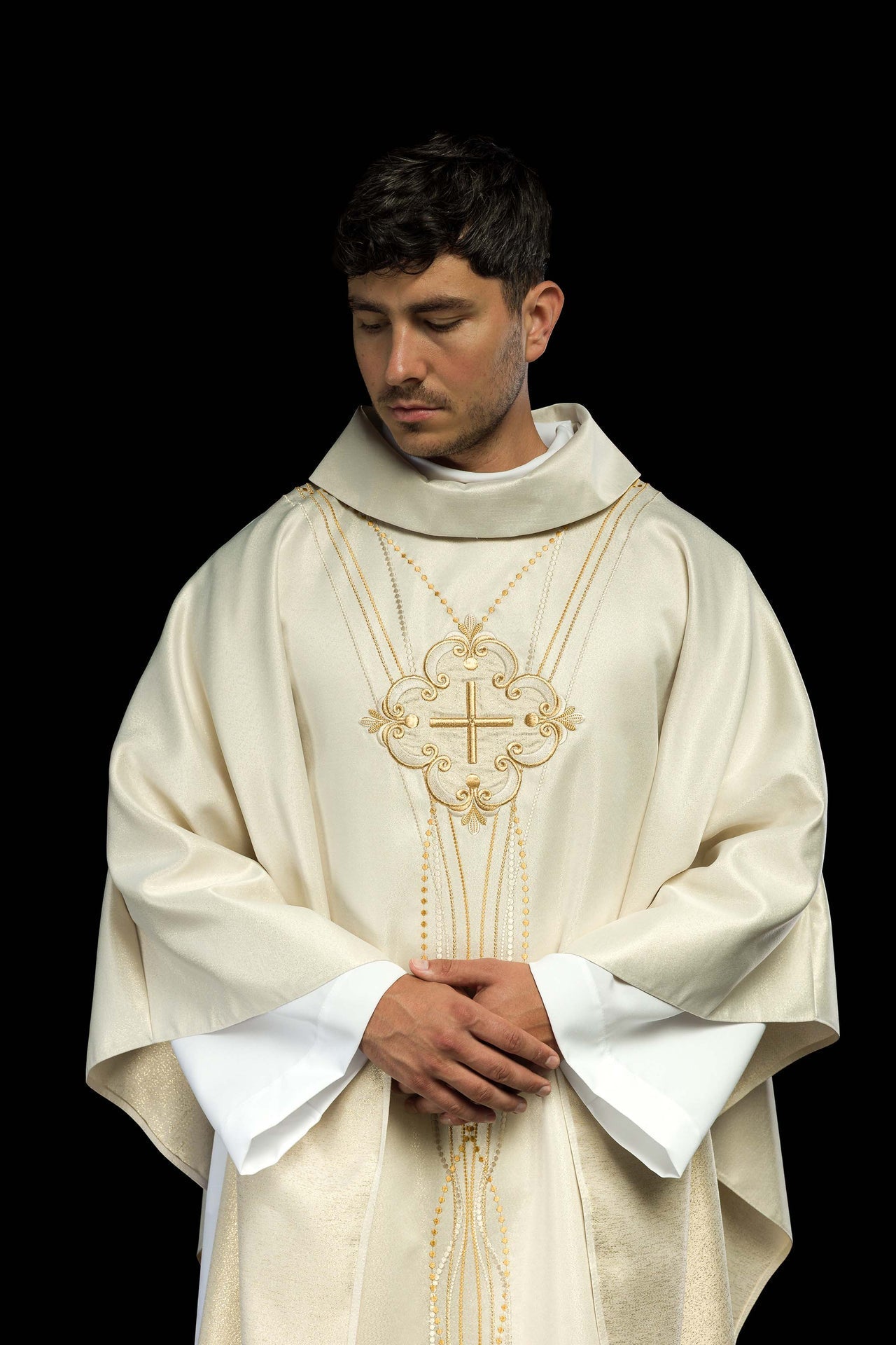 Ornat Liturgiczny Ecru Różaniec z Błyszczącej Tkaniny - alba.pl
