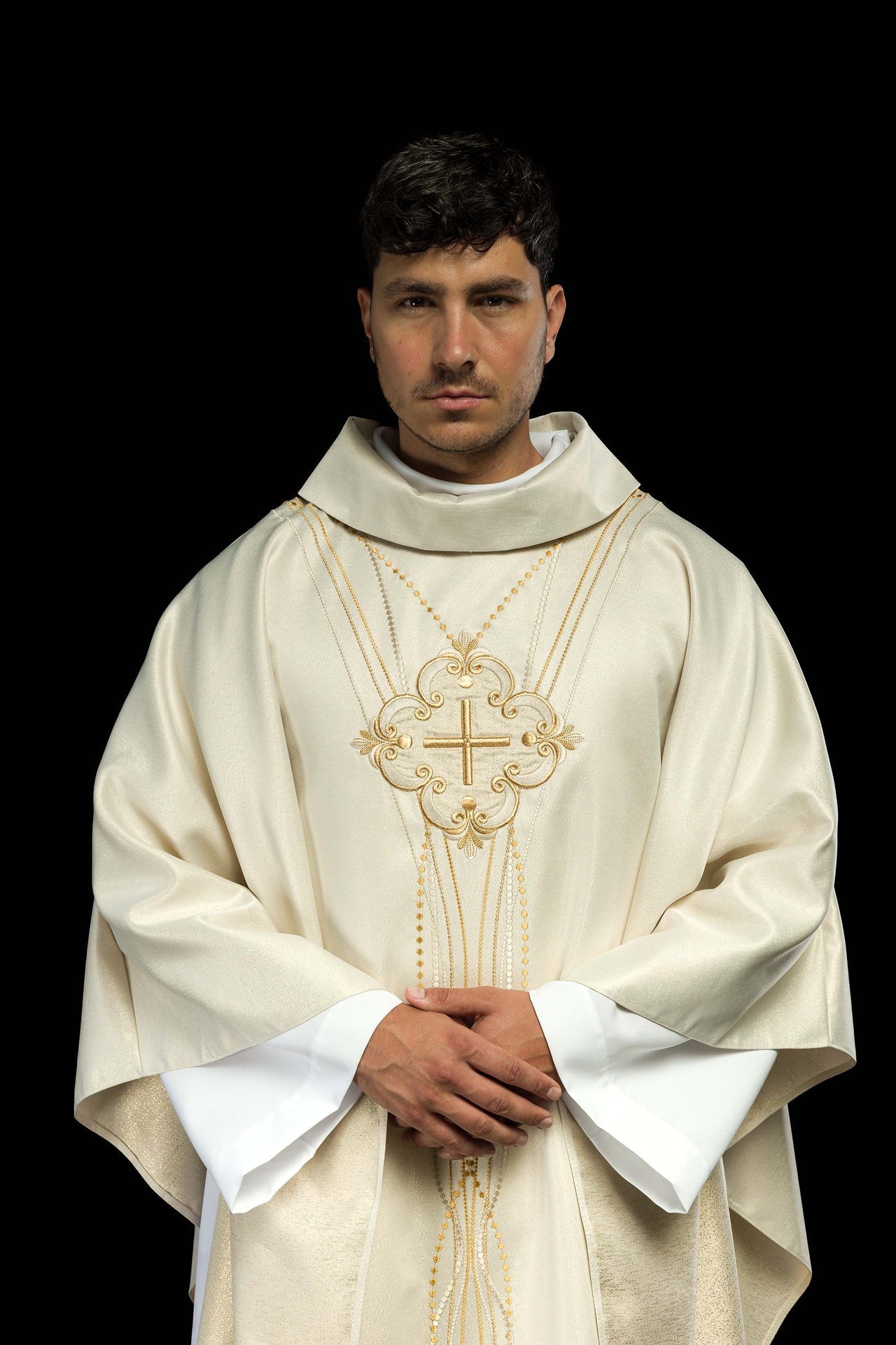 Ornat Liturgiczny Ecru Różaniec z Błyszczącej Tkaniny - alba.pl