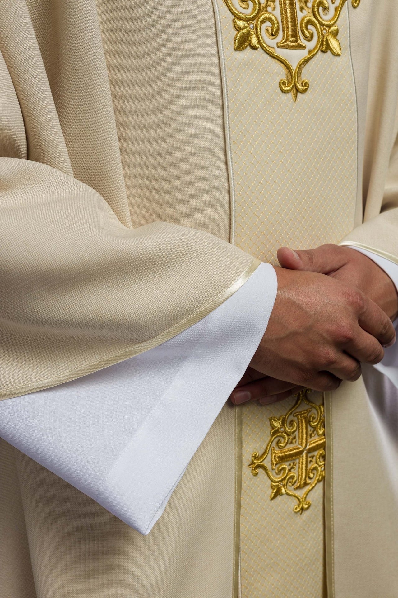 Ornat Liturgiczny Ecru z Aksamitnym Pasem i Haftem Krzyży - alba.pl