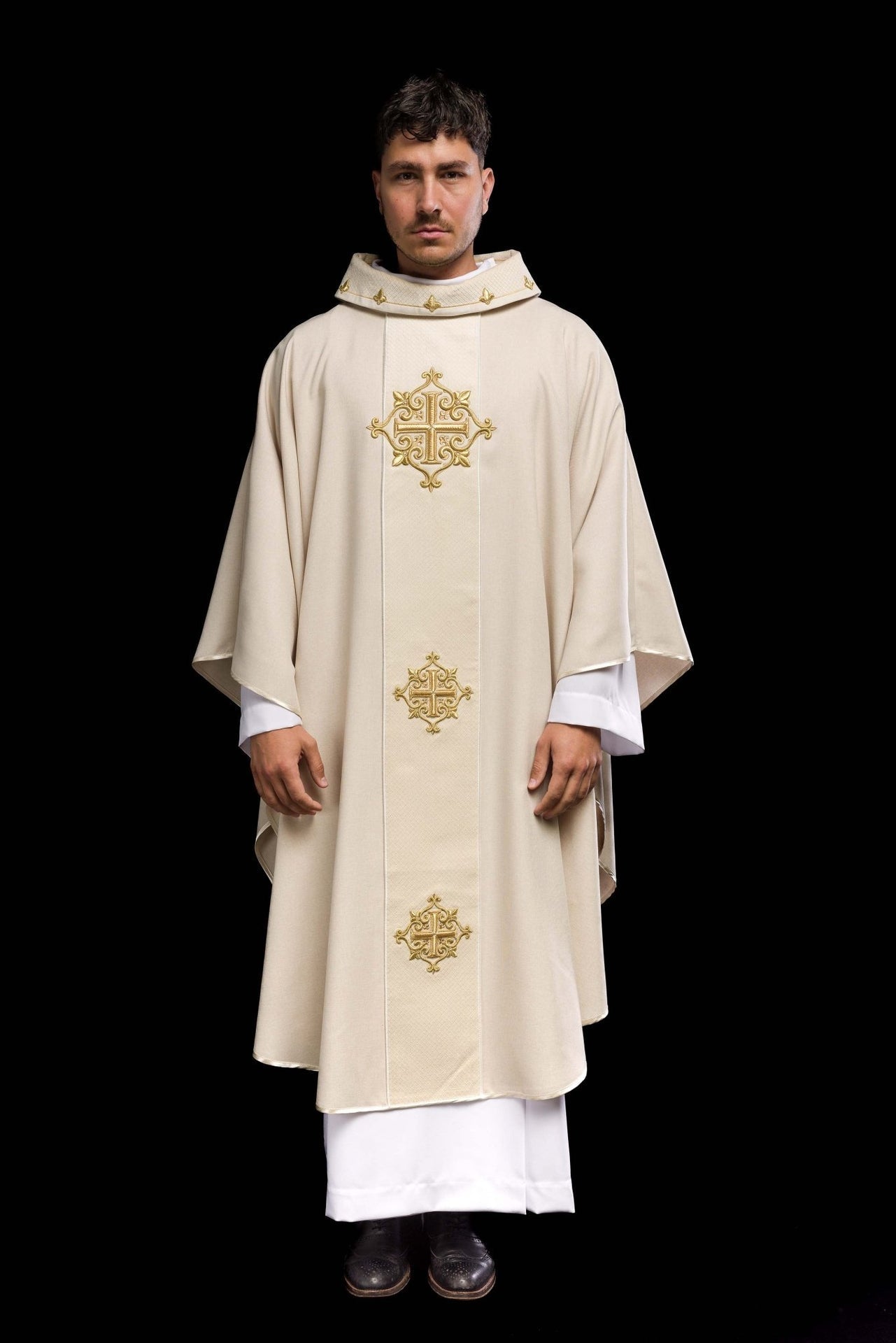 Ornat Liturgiczny Ecru z Aksamitnym Pasem i Haftem Krzyży - alba.pl