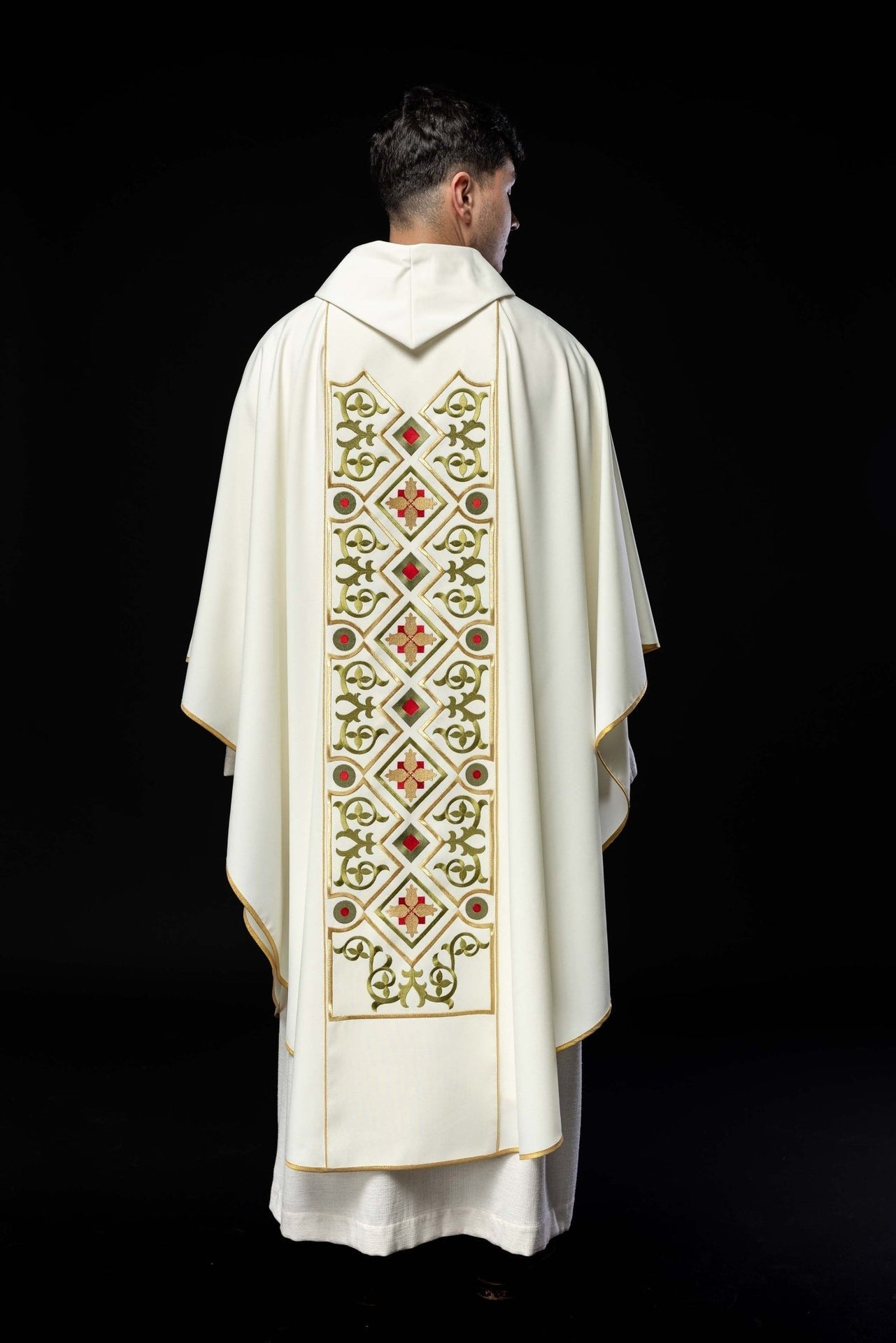 Ornat Liturgiczny Ecru z Haftem Baranka Bożego - Polski Produkt - alba.pl