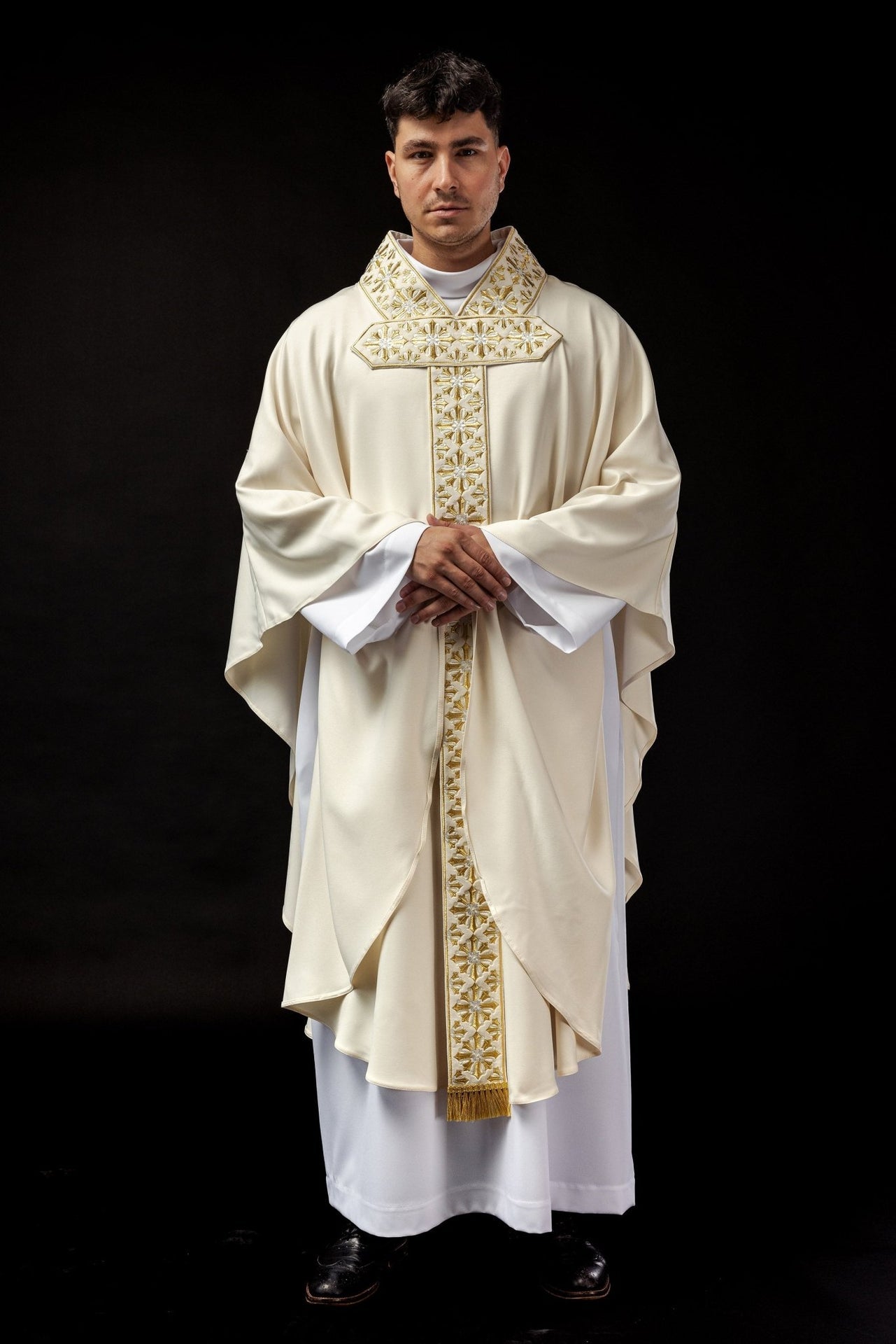 Ornat Liturgiczny Ecru z Haftem Eucharystycznym Złotą Nicią - alba.pl