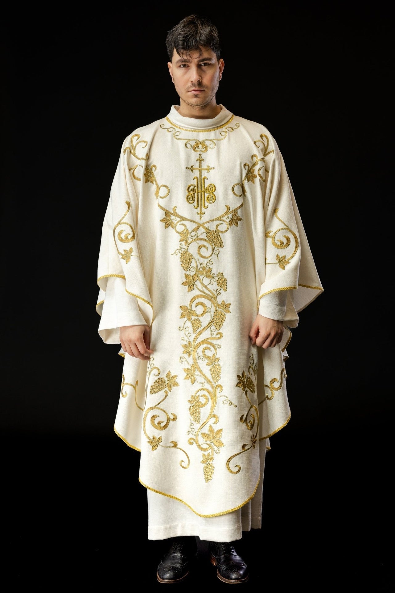Ornat Liturgiczny Ecru z Haftem IHS i Winogron - Polski Produkt - alba.pl