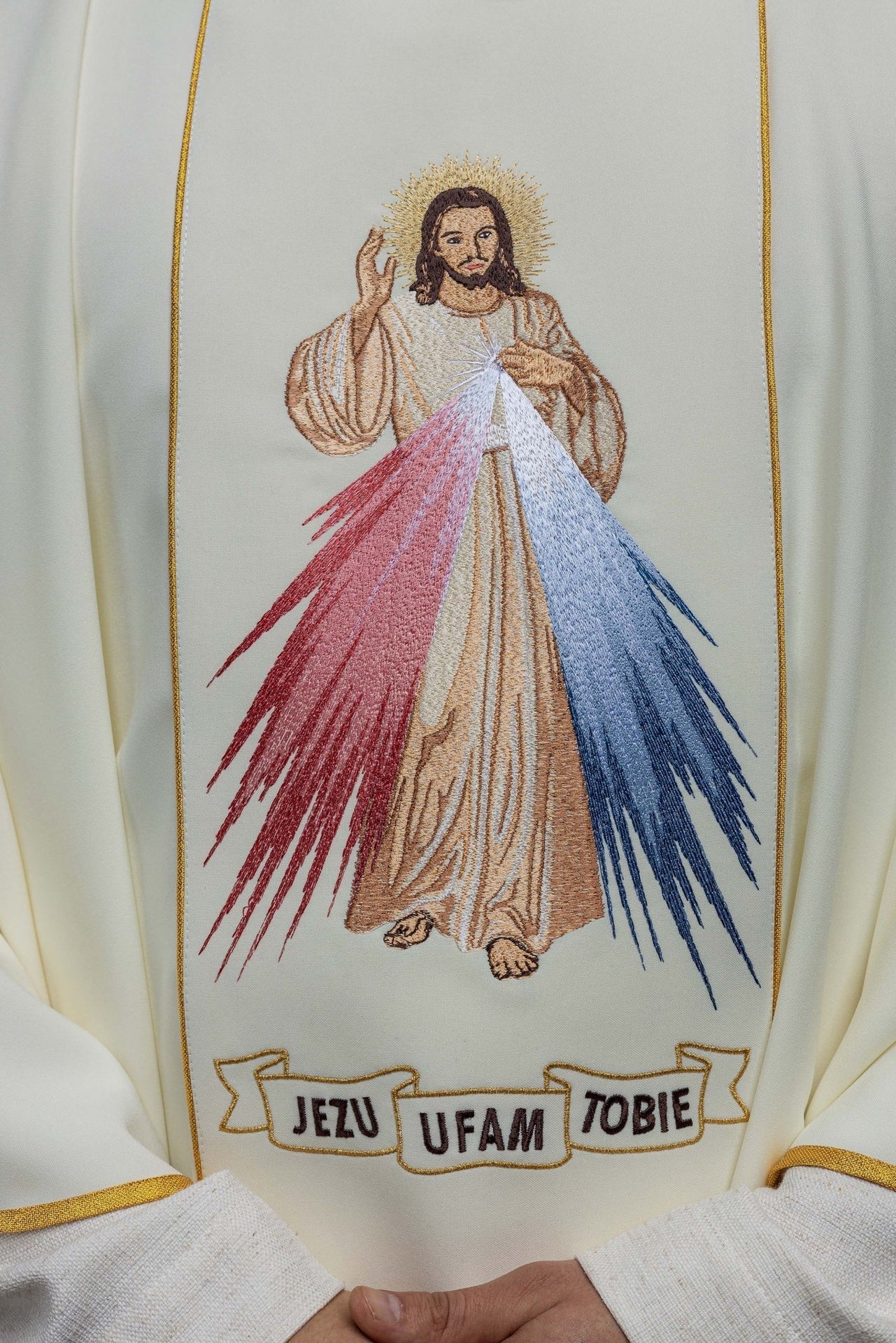 Ornat Liturgiczny Ecru z Haftem Jezus Miłosierny IHS - alba.pl