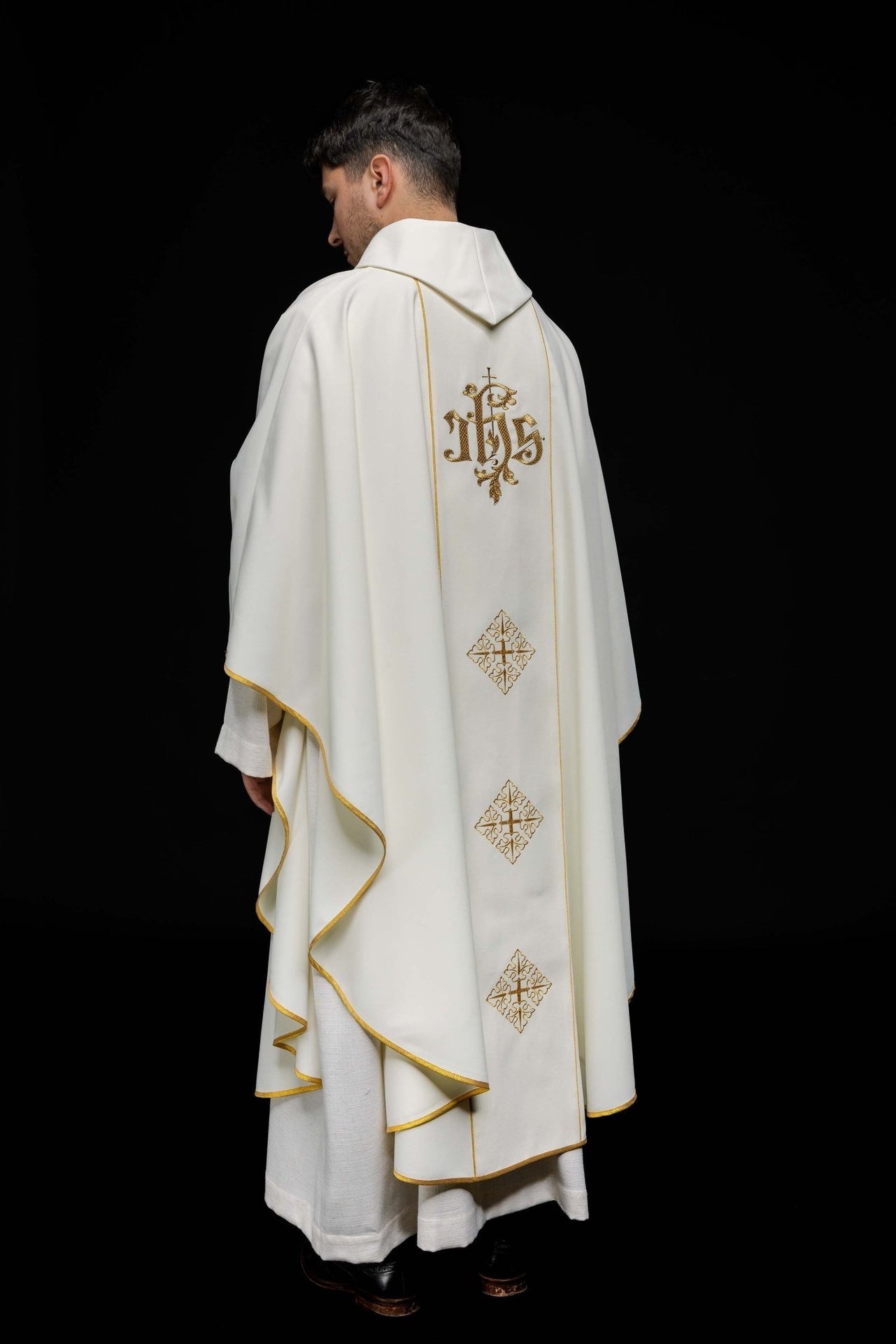 Ornat Liturgiczny Ecru z Haftem Jezus Miłosierny IHS - alba.pl