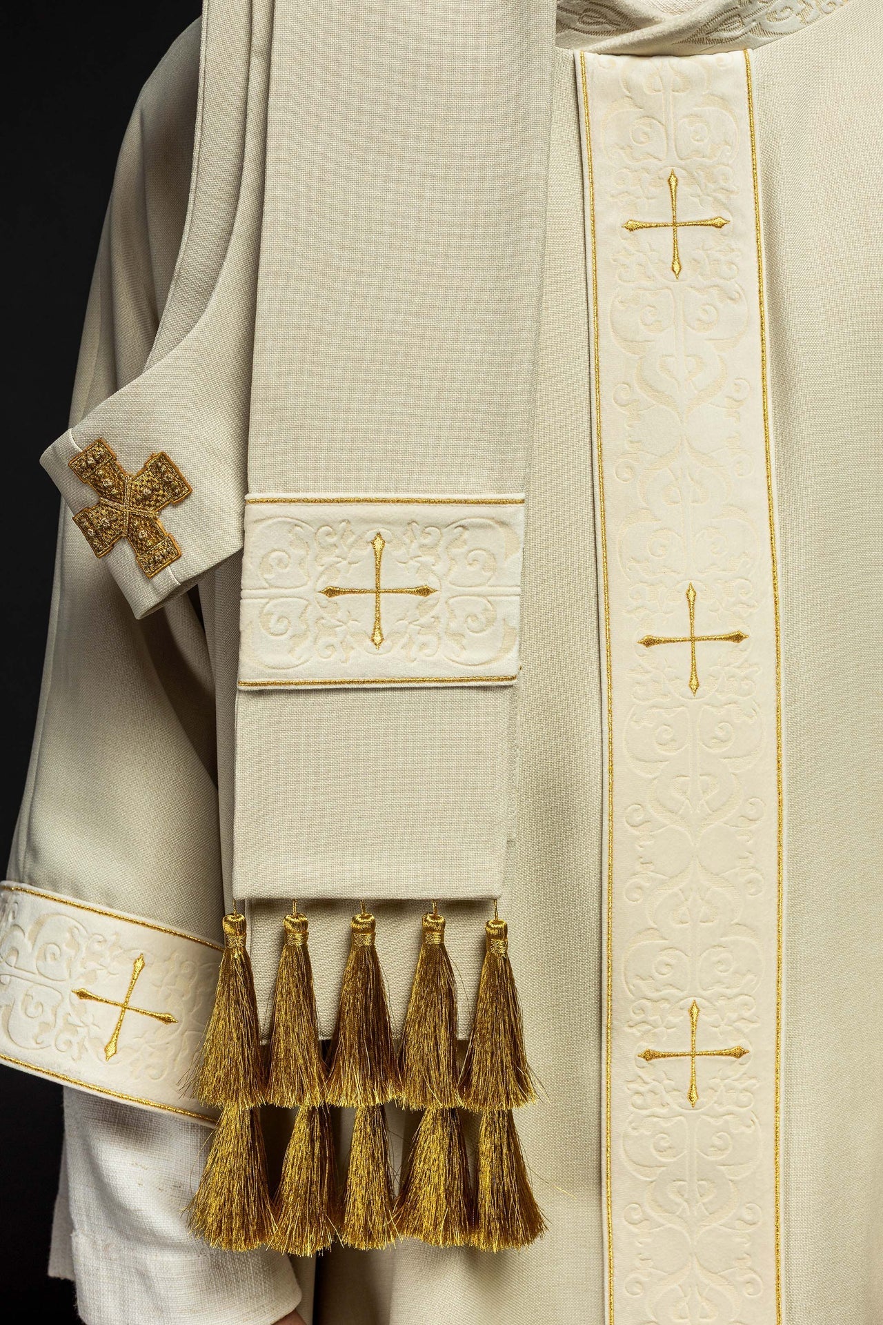 Ornat Liturgiczny Ecru z Haftem Krzyży i Stułą - alba.pl