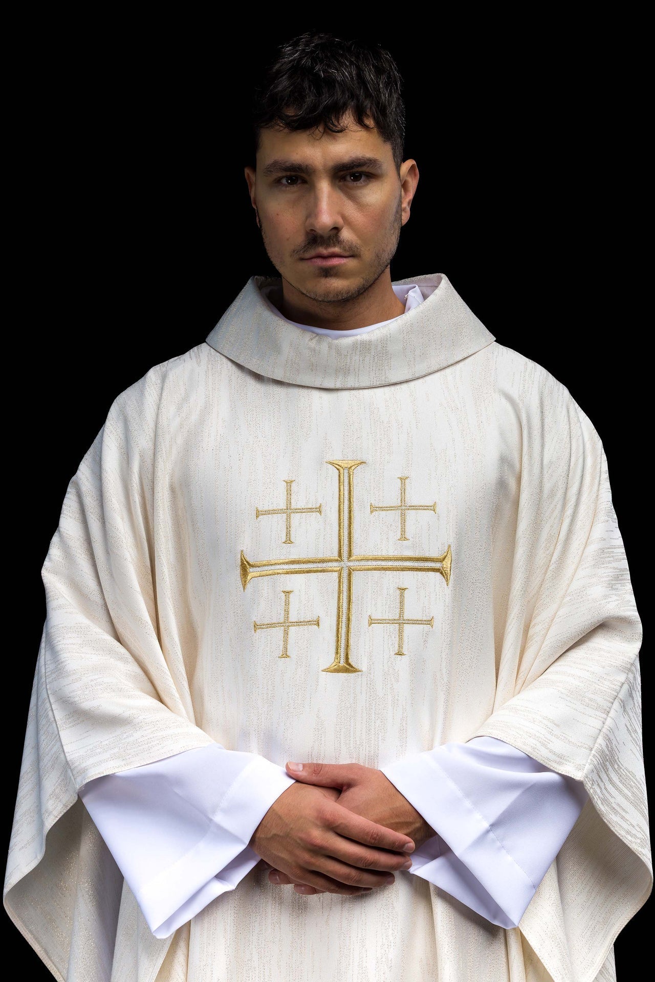 Ornat Liturgiczny Ecru z Haftowanym Krzyżem Jerozolimskim - alba.pl