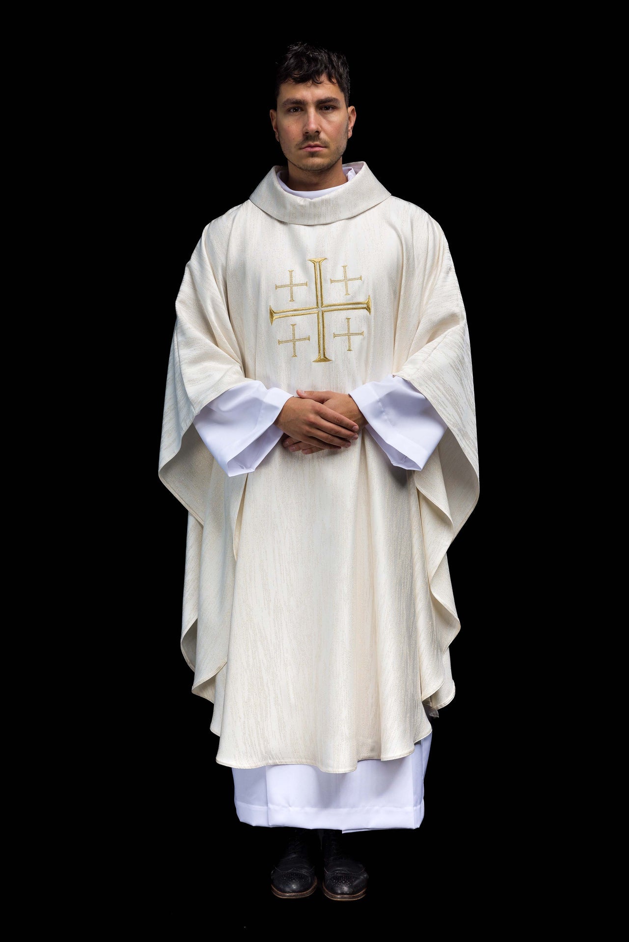 Ornat Liturgiczny Ecru z Haftowanym Krzyżem Jerozolimskim - alba.pl