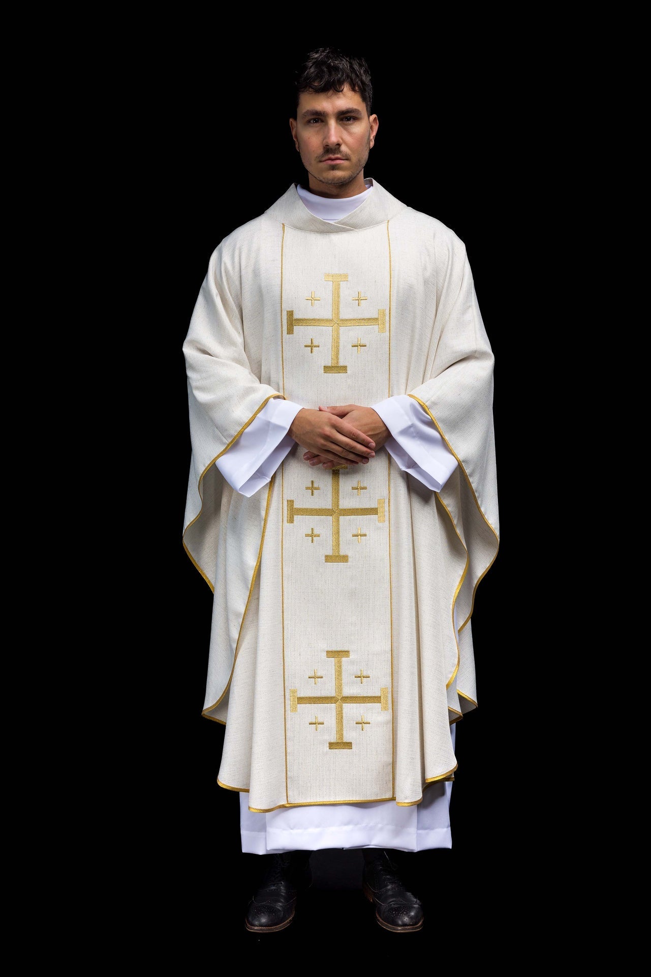 Ornat Liturgiczny Ecru z Haftowanym Krzyżem Jerozolimskim - alba.pl