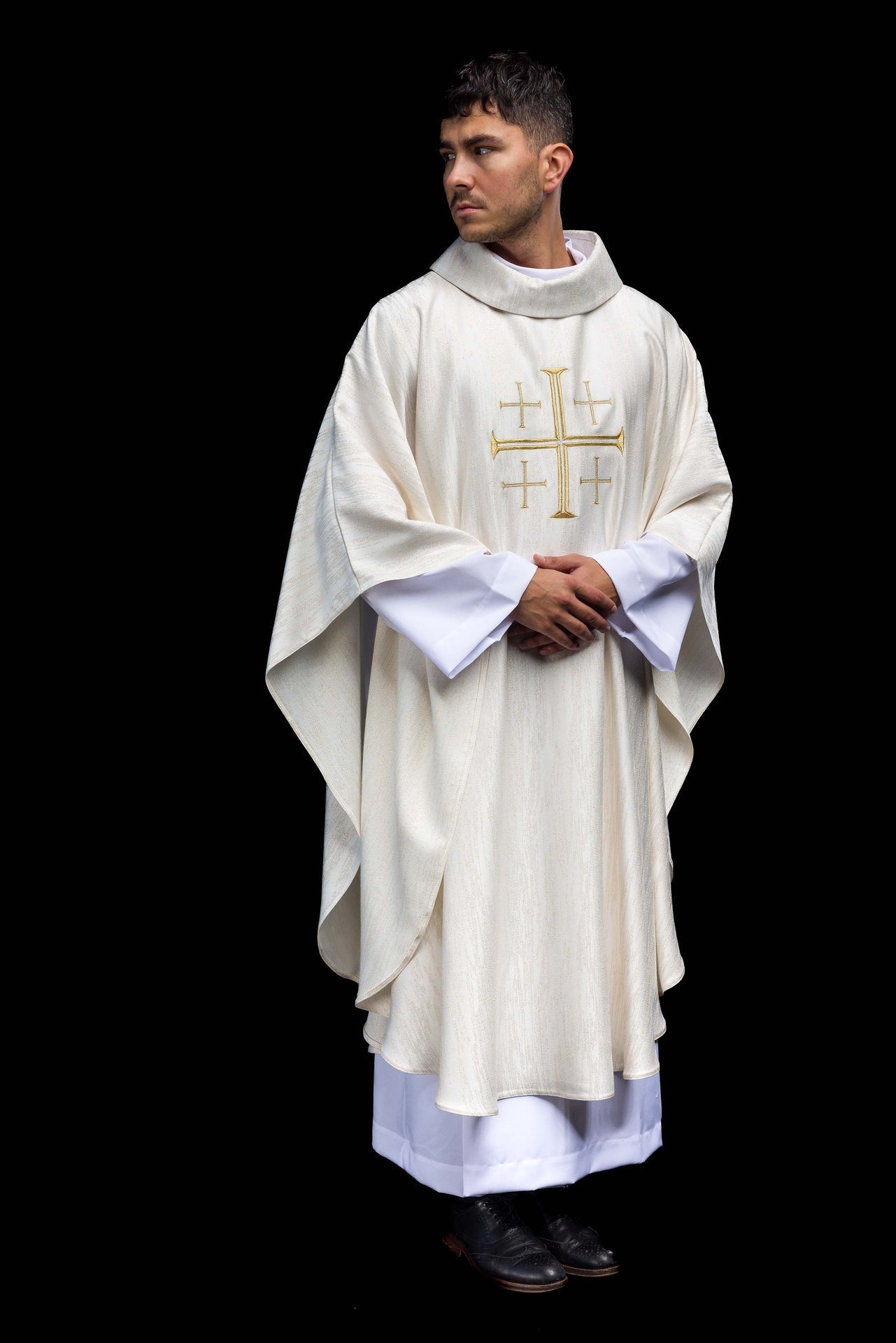 Ornat Liturgiczny Ecru z Haftowanym Krzyżem Jerozolimskim - alba.pl