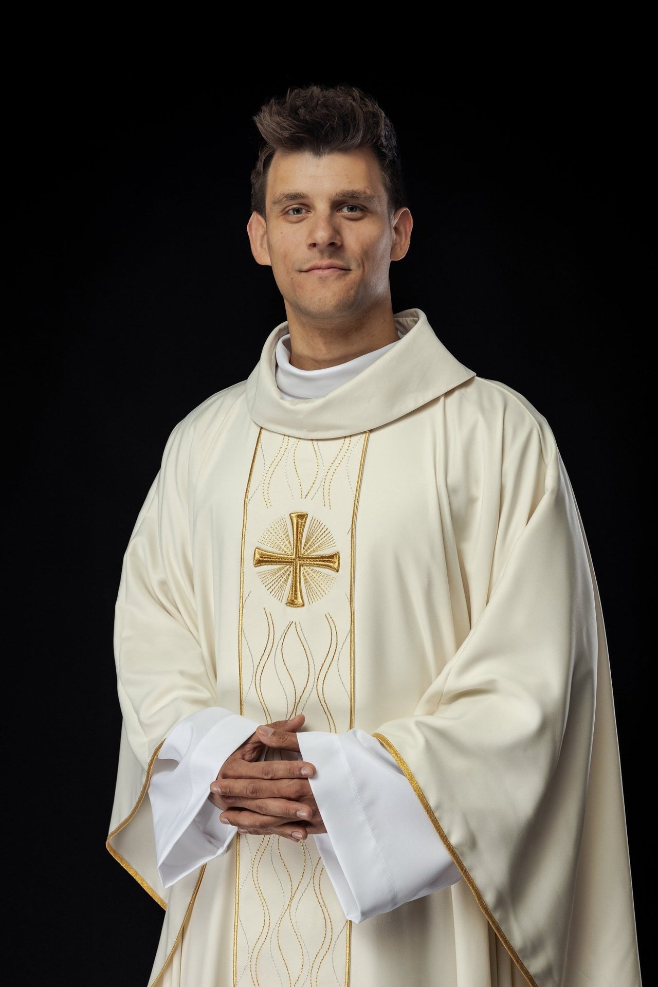 Ornat Liturgiczny Ecru z Haftowanym Krzyżem - Polski Producent - alba.pl