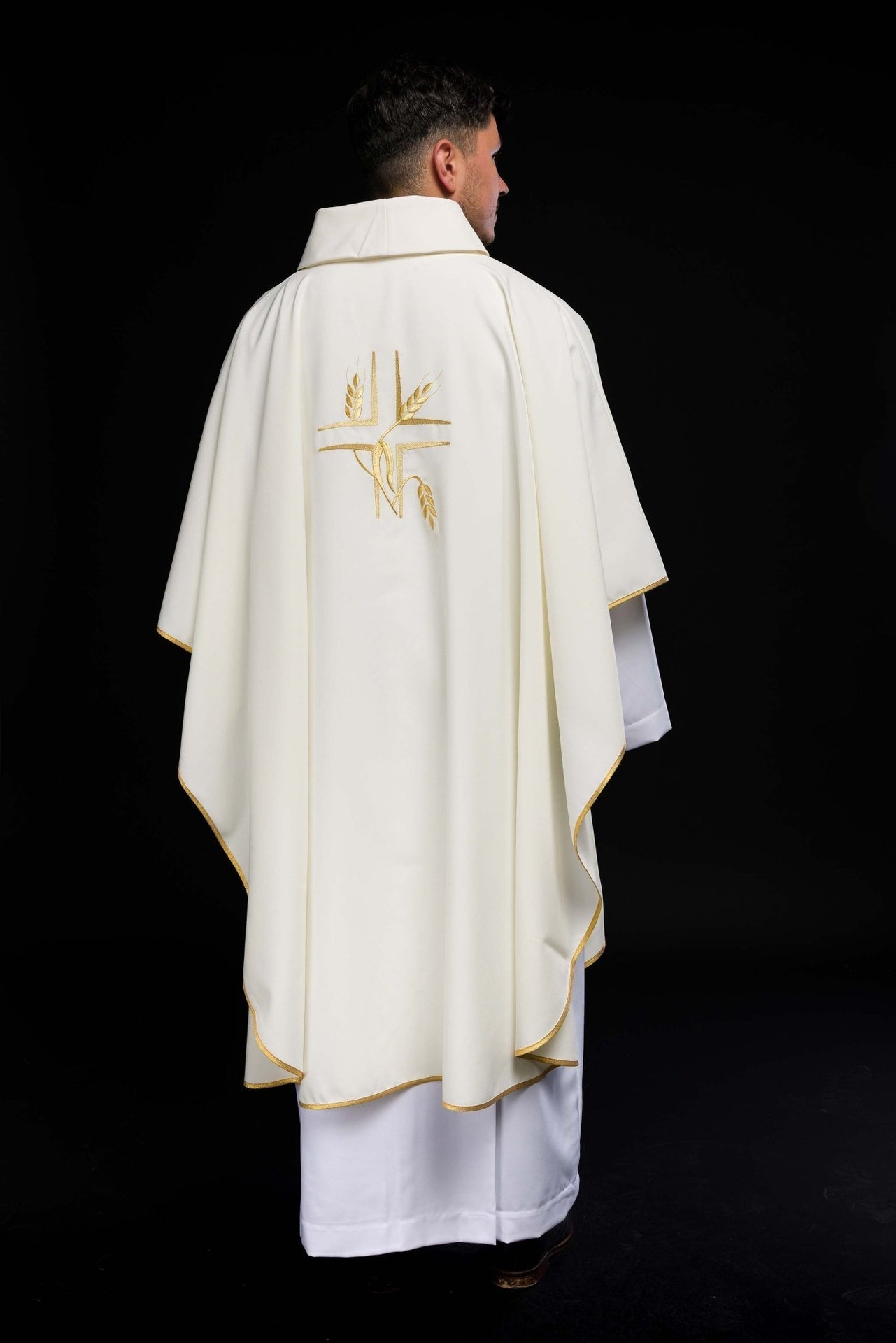Ornat Liturgiczny Ecru z Haftowanym Krzyżem - Polski Produkt - alba.pl