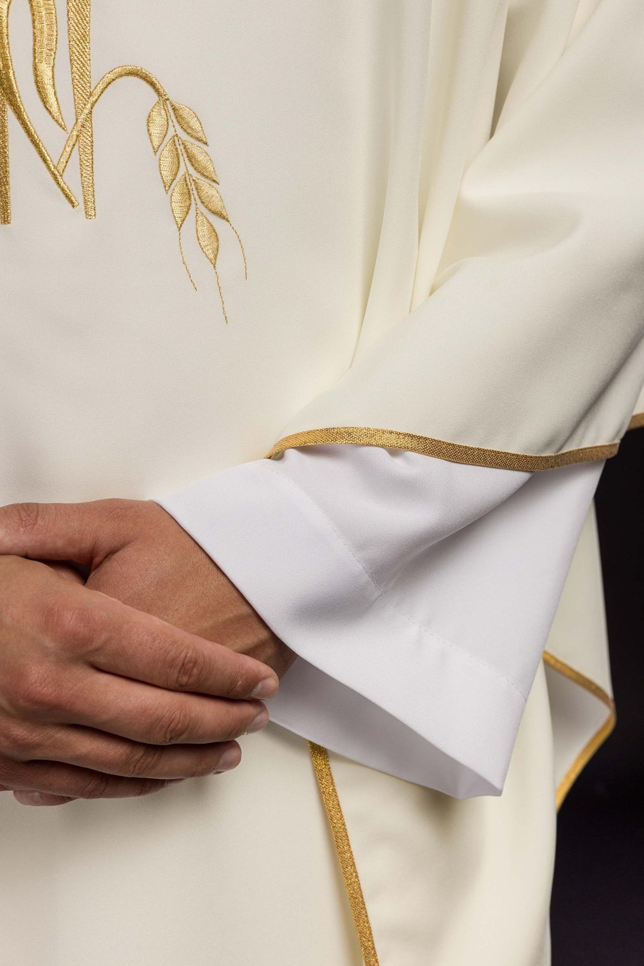 Ornat Liturgiczny Ecru z Haftowanym Krzyżem - Polski Produkt - alba.pl