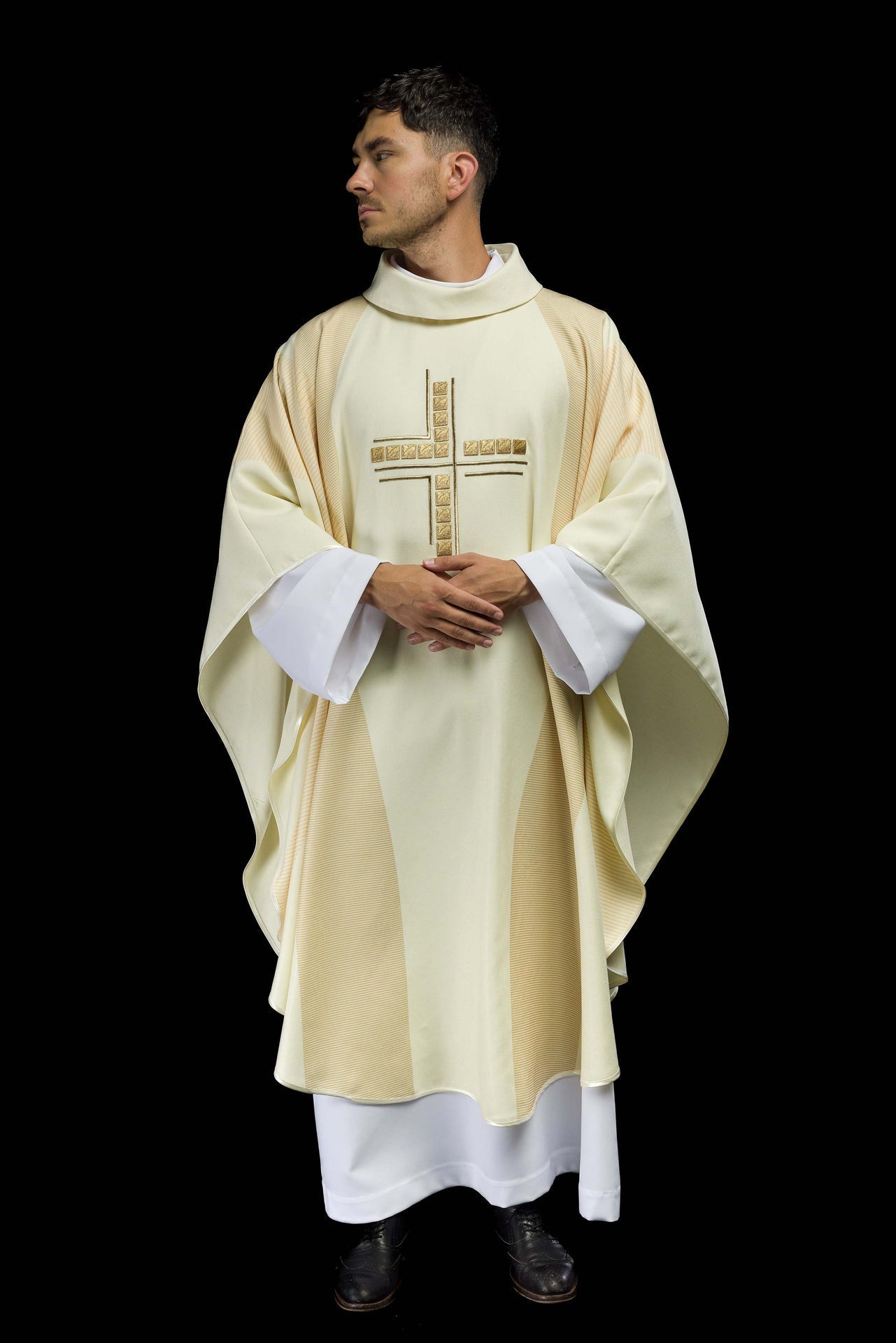 Ornat Liturgiczny Ecru z Haftowanym Krzyżem - Polski Produkt - alba.pl