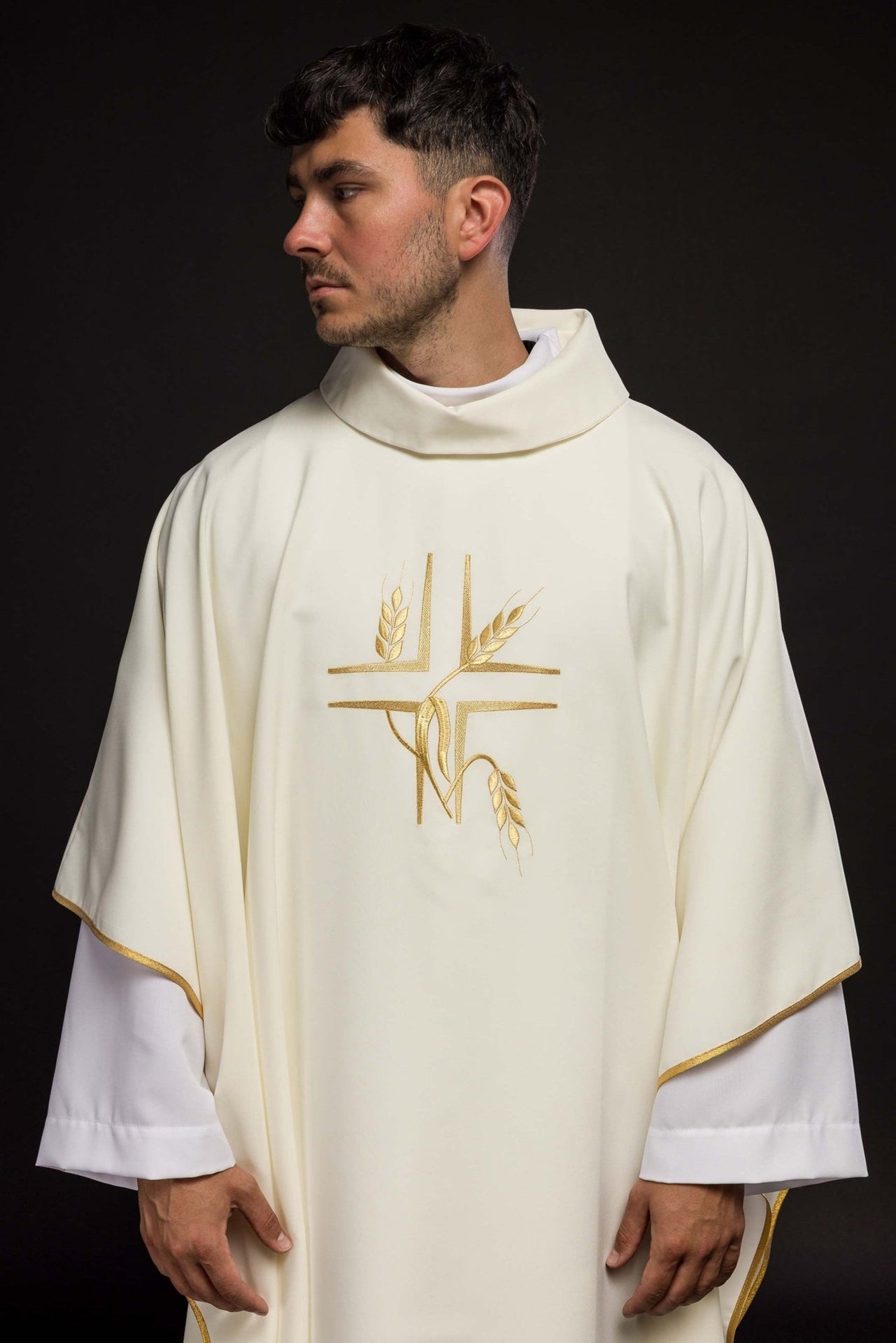 Ornat Liturgiczny Ecru z Haftowanym Krzyżem - Polski Produkt - alba.pl