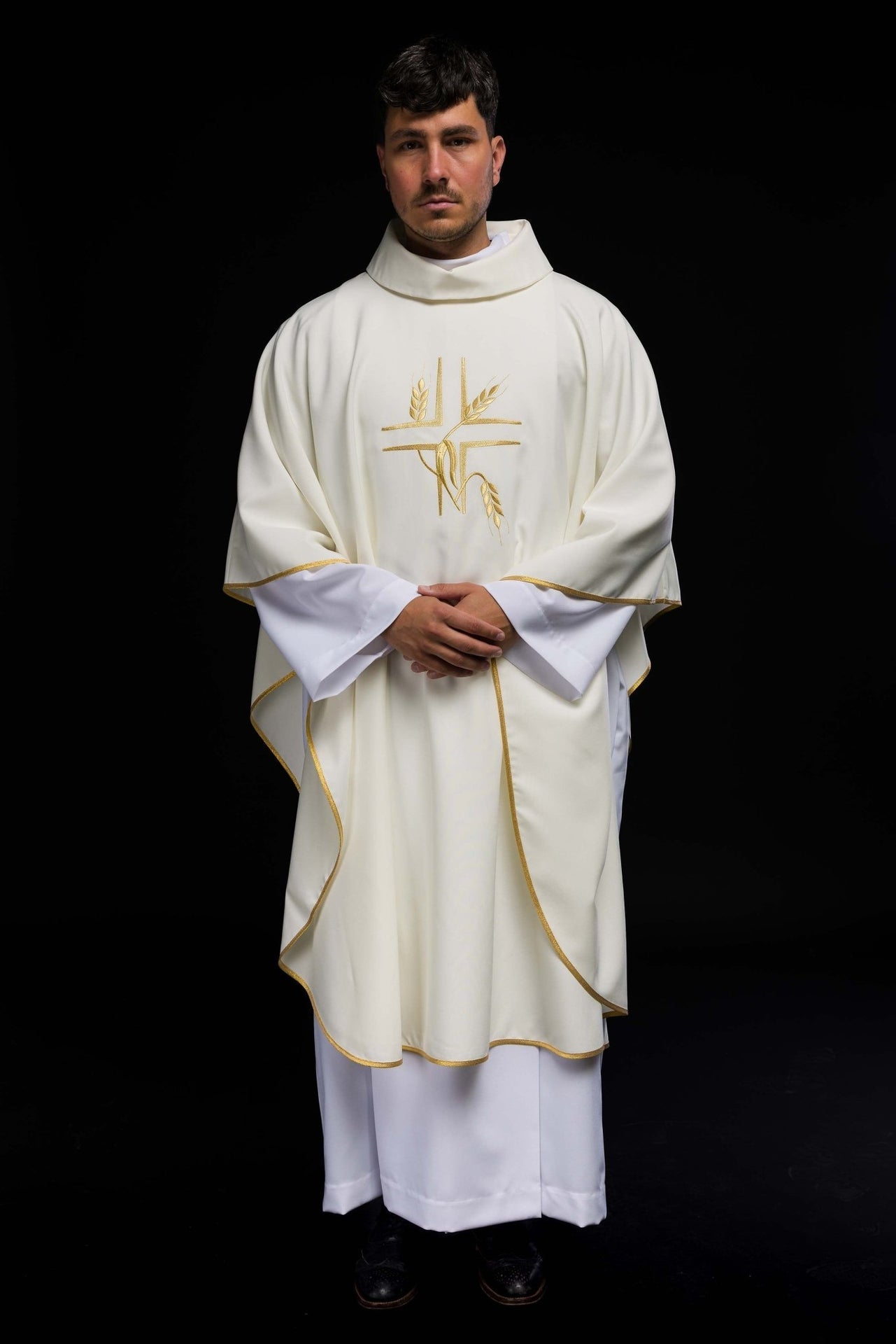 Ornat Liturgiczny Ecru z Haftowanym Krzyżem - Polski Produkt - alba.pl