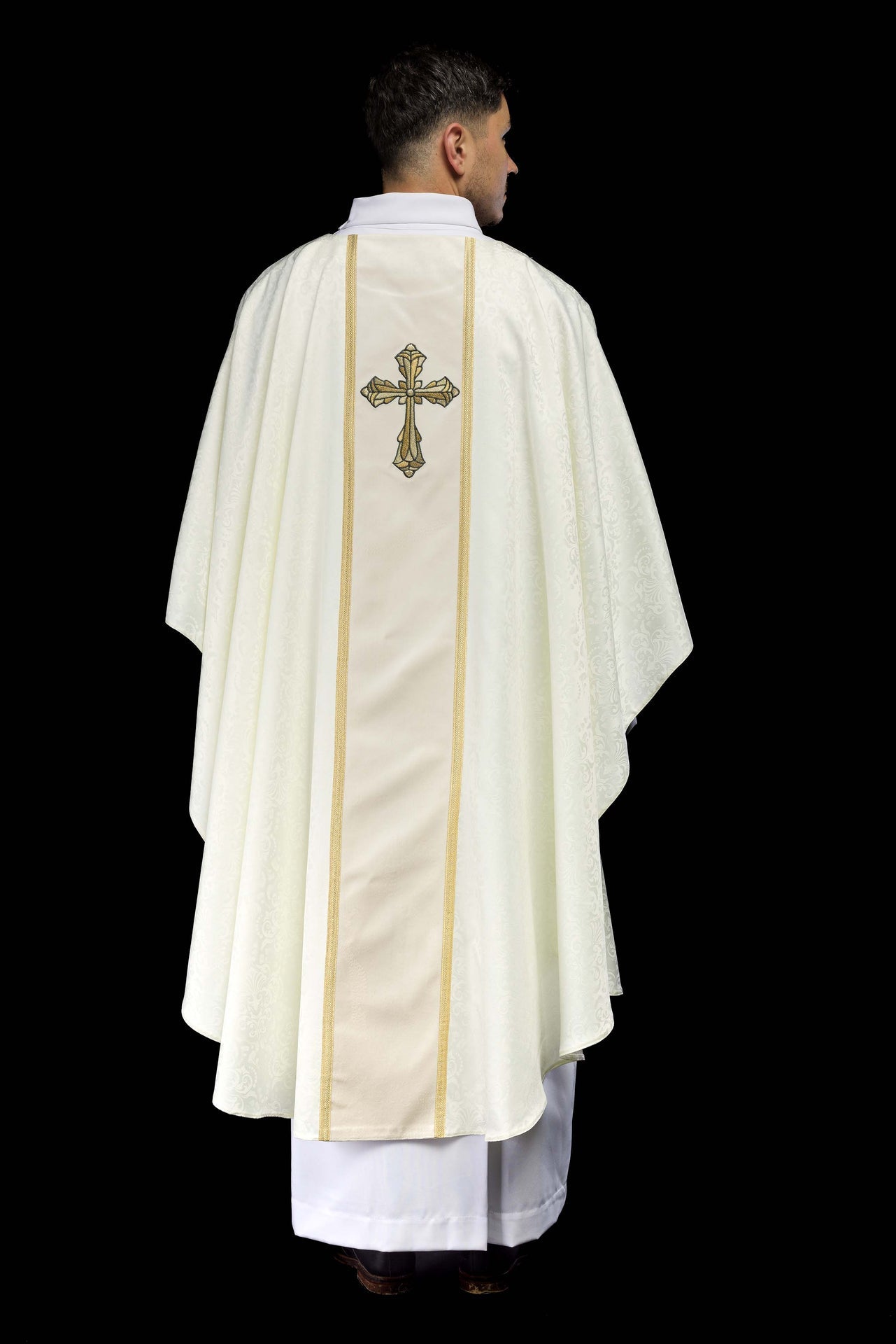 Ornat Liturgiczny Ecru z Haftowanym Krzyżem Żakardowym - alba.pl