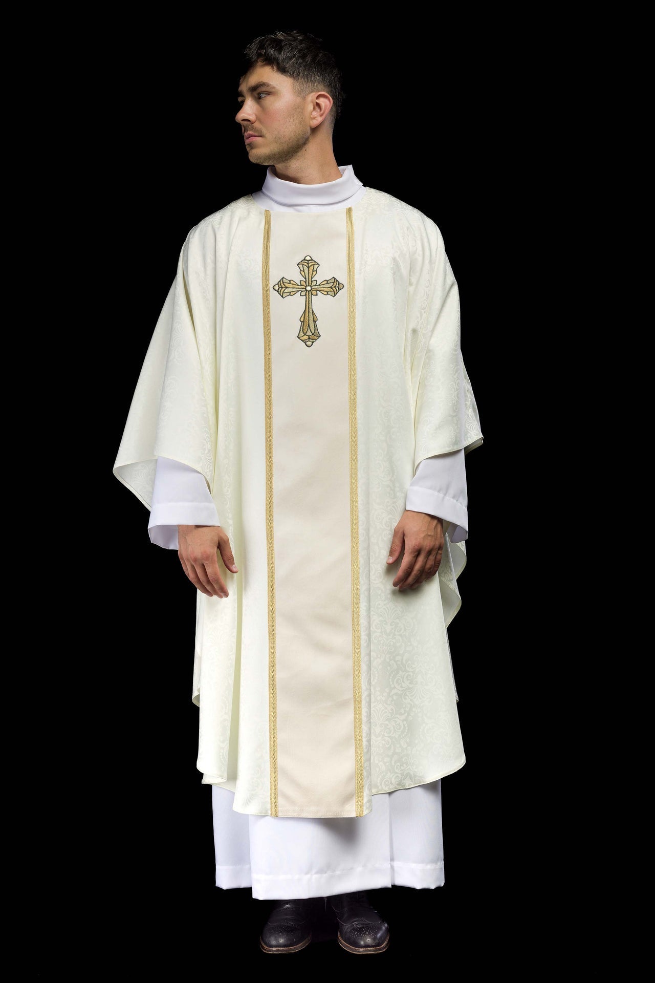 Ornat Liturgiczny Ecru z Haftowanym Krzyżem Żakardowym - alba.pl